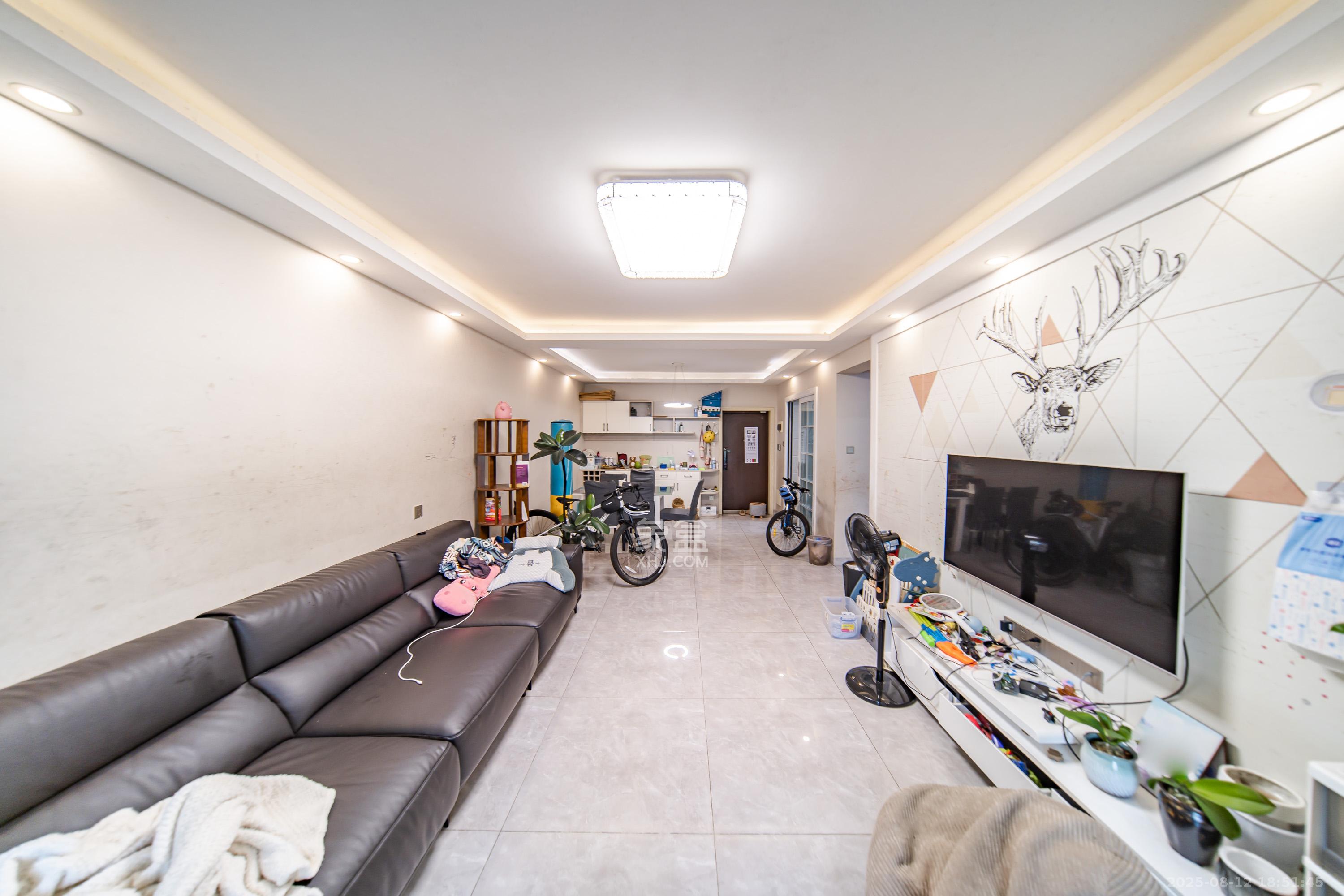 兰亭湾畔  3室2厅2卫    138.0万 兰亭湾畔  3室2厅2卫    138.0万客厅