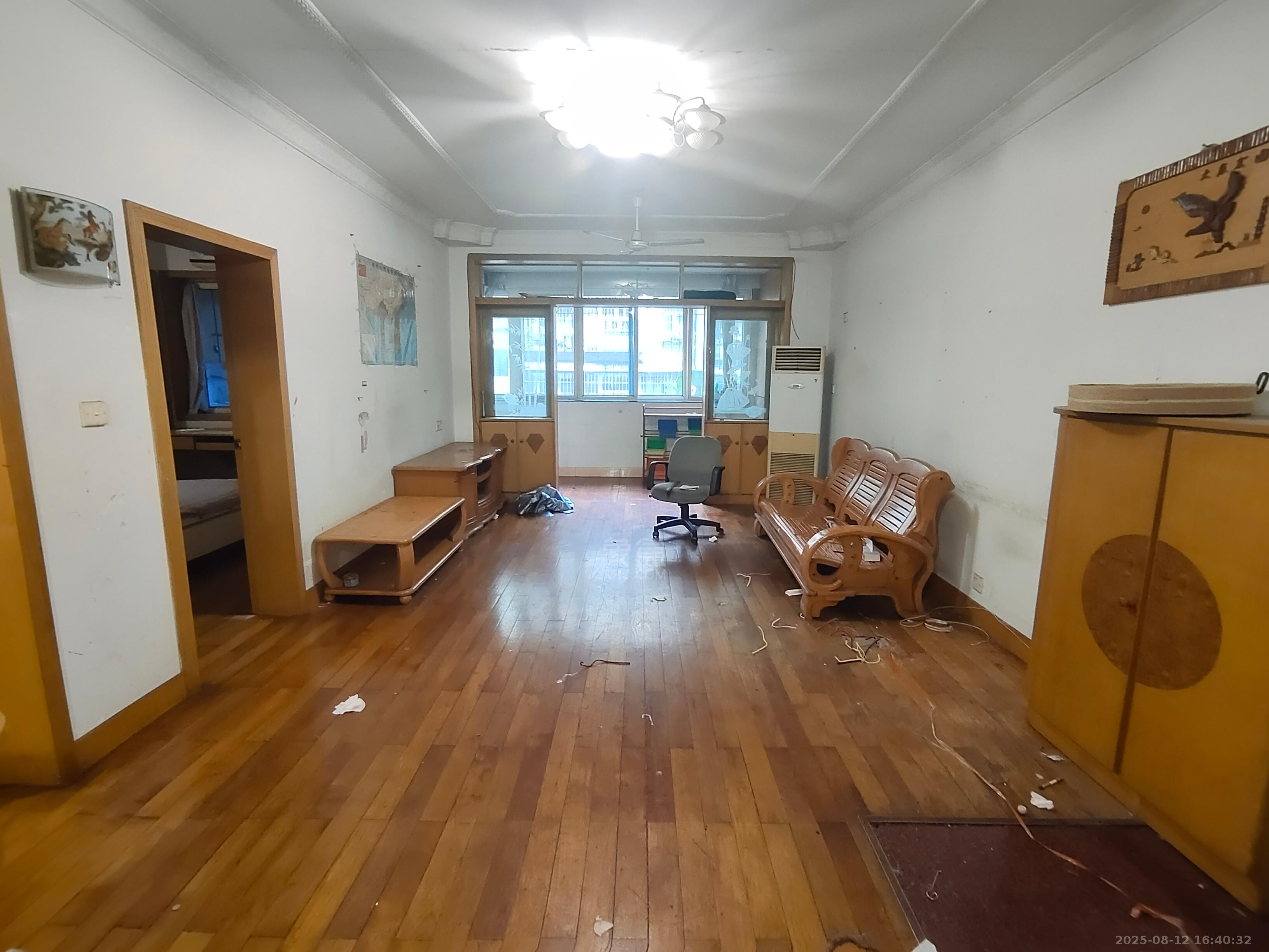 学堂冲一村 2室2厅1卫 1200.0元/月 学堂冲一村 2室2厅1卫 1200.0元/月室内图