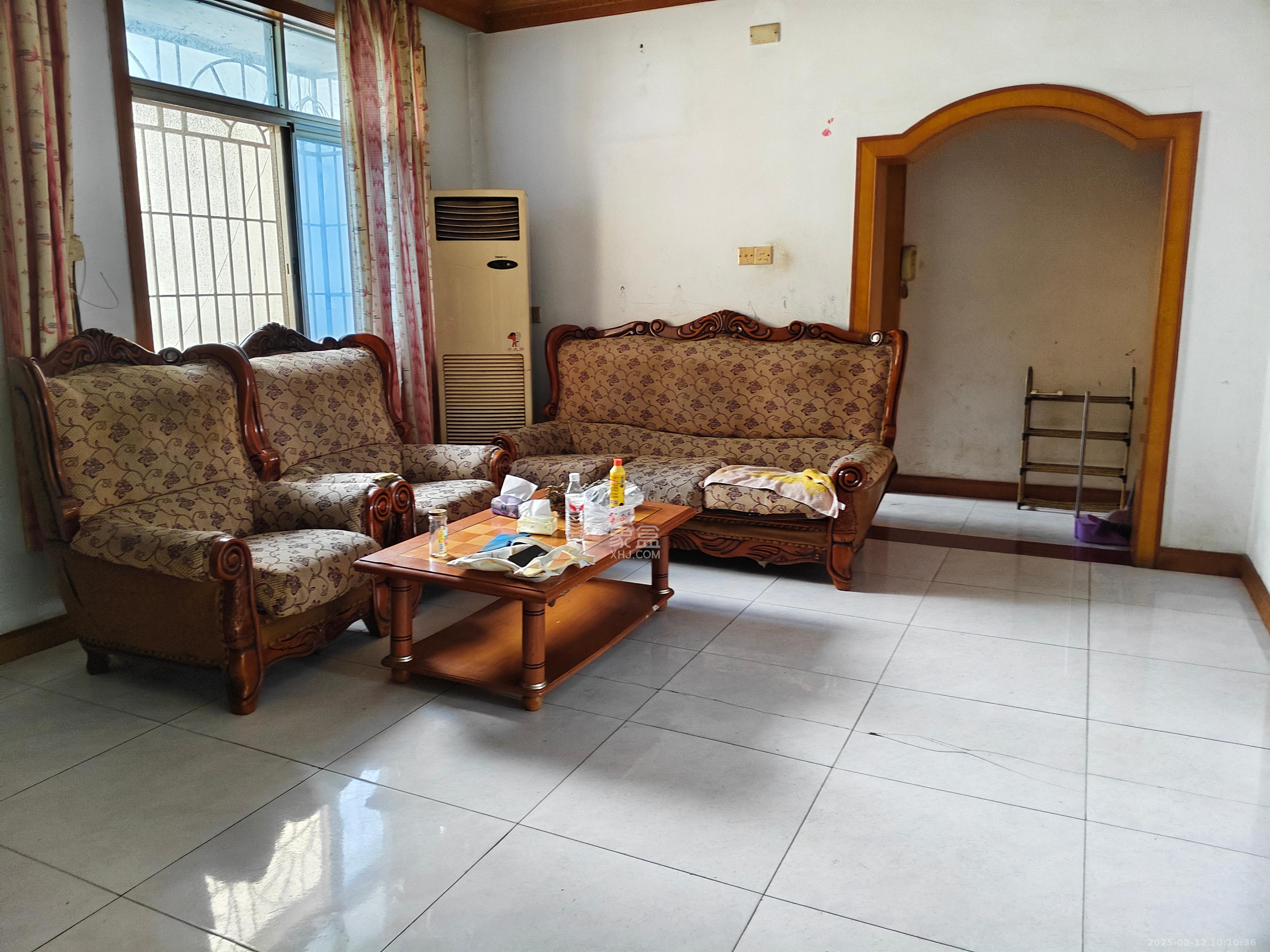 望城坡医院宿舍(人民医院宿舍) 3室2厅1卫 1600.0元/月 望城坡医院宿舍(人民医院宿舍) 3室2厅1卫 1600.0元/月室内图