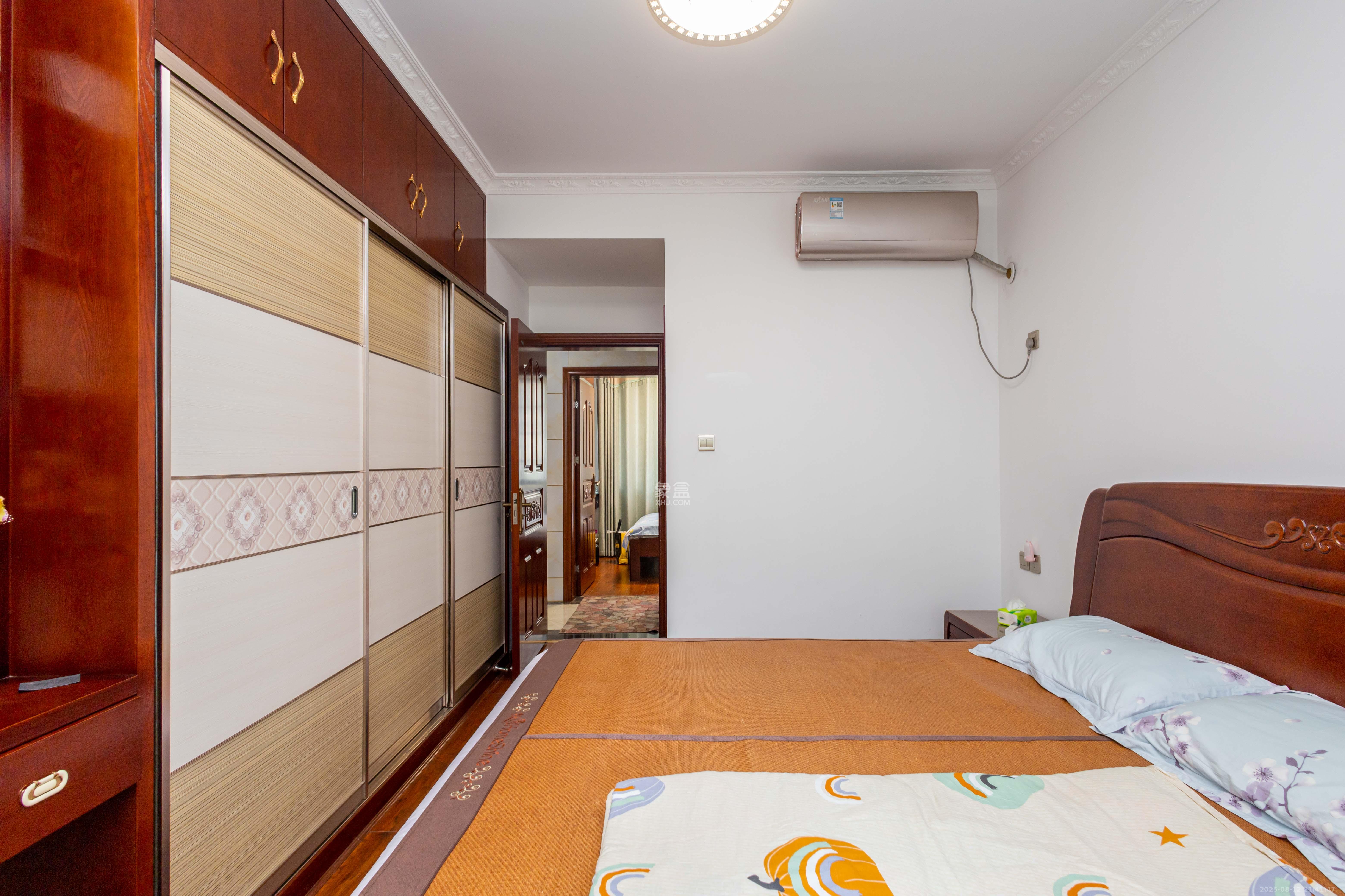 高林仕家 3室2厅2卫 90.0万 高林仕家 3室2厅2卫 90.0万卧室