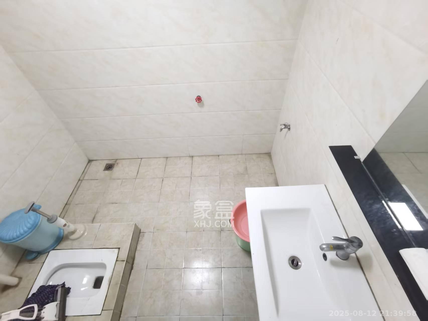 奥克斯广场 5室1厅1卫 4800.0元/月 奥克斯广场 5室1厅1卫 4800.0元/月室内图