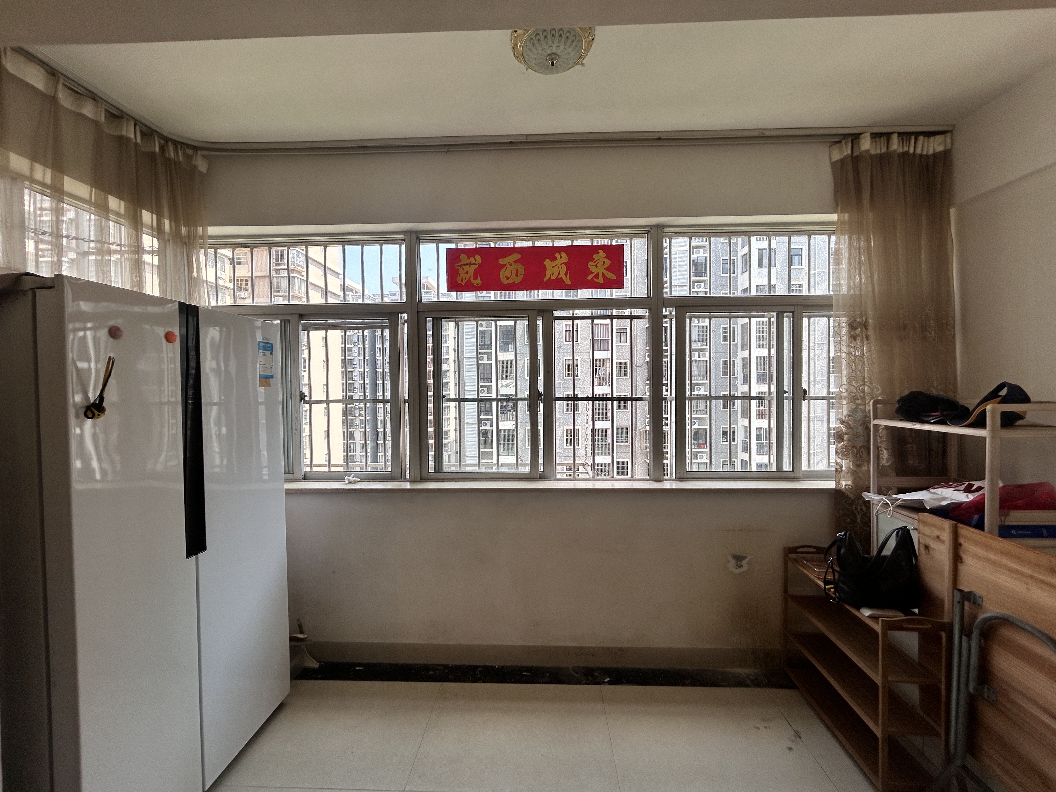 学苑公寓 3室2厅1卫 2500.0元/月 学苑公寓 3室2厅1卫 2500.0元/月室内图