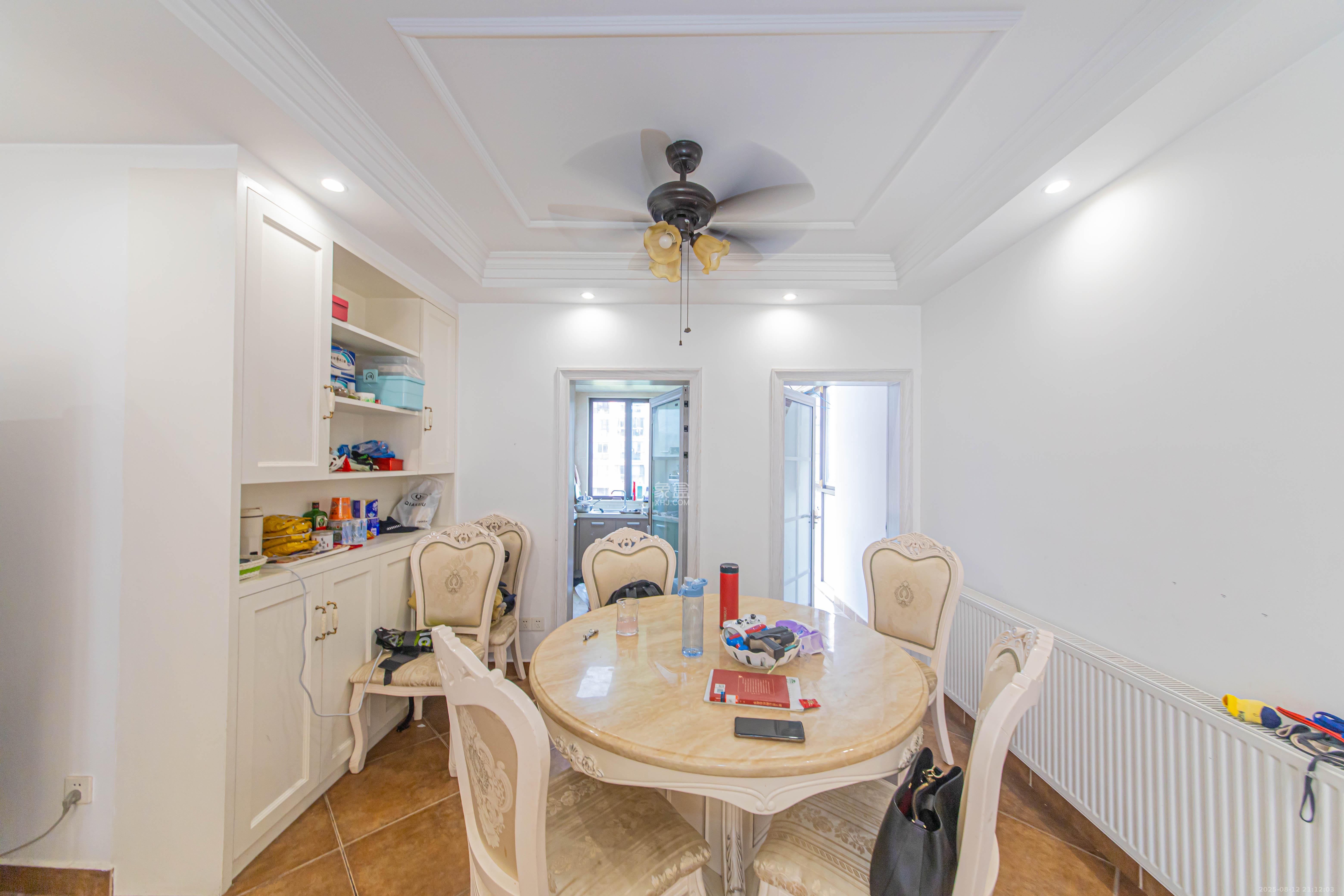 鑫远和城(一、二期) 4室2厅2卫 130.0万 鑫远和城(一、二期) 4室2厅2卫 130.0万客厅