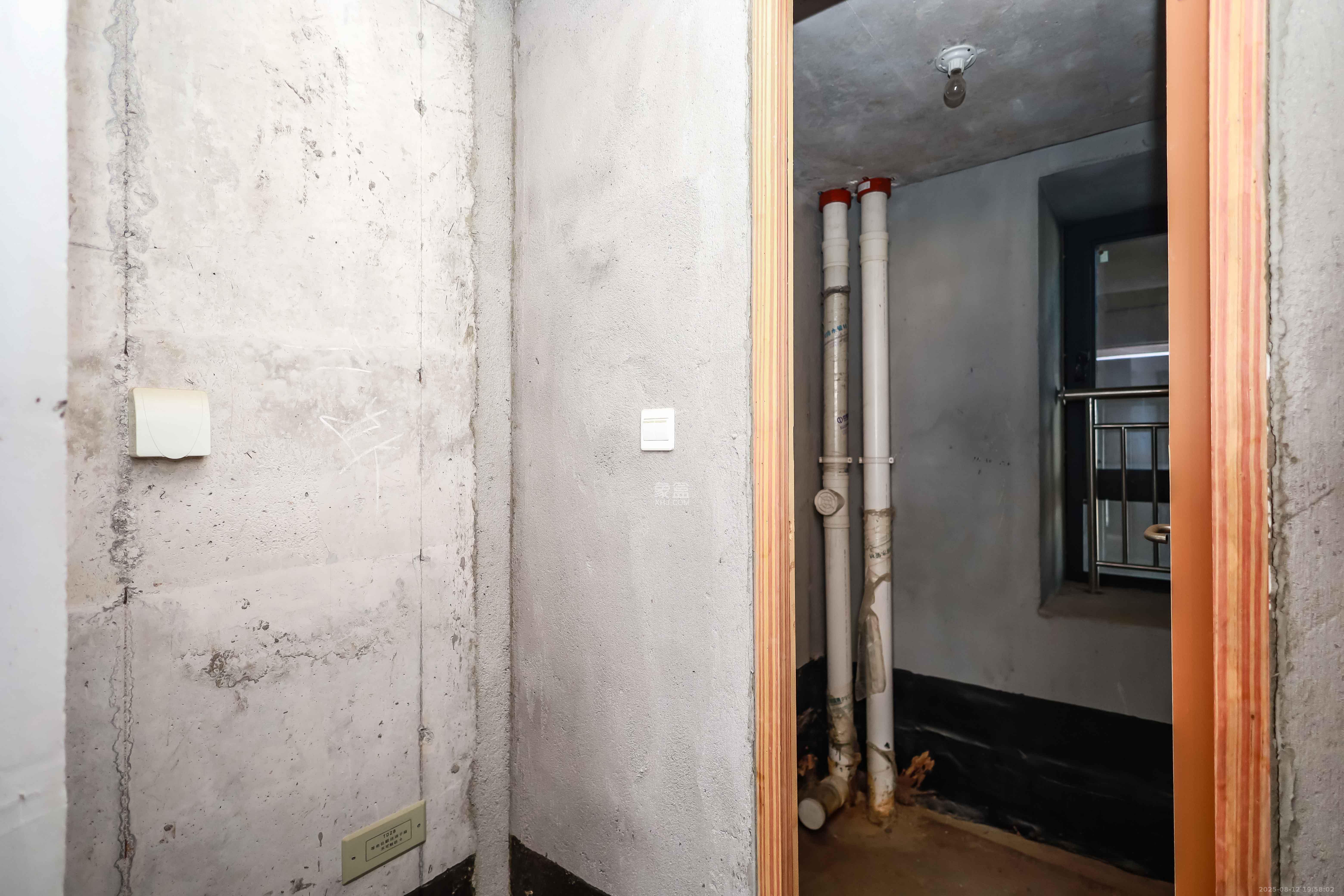 金侨风华府  4室2厅2卫    110.0万卫生间