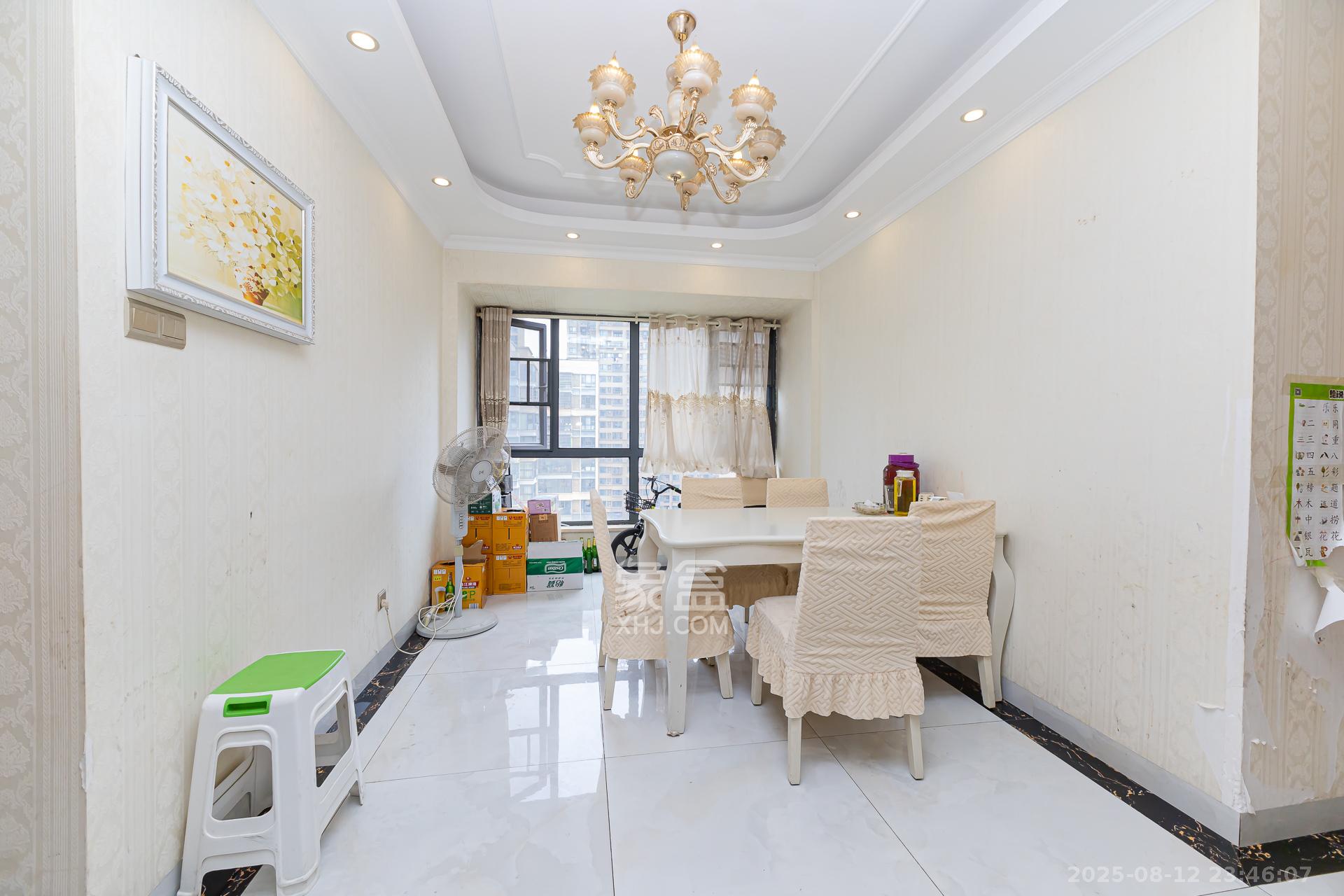 勤诚达新界 4室2厅2卫 100.0万 勤诚达新界 4室2厅2卫 100.0万客厅