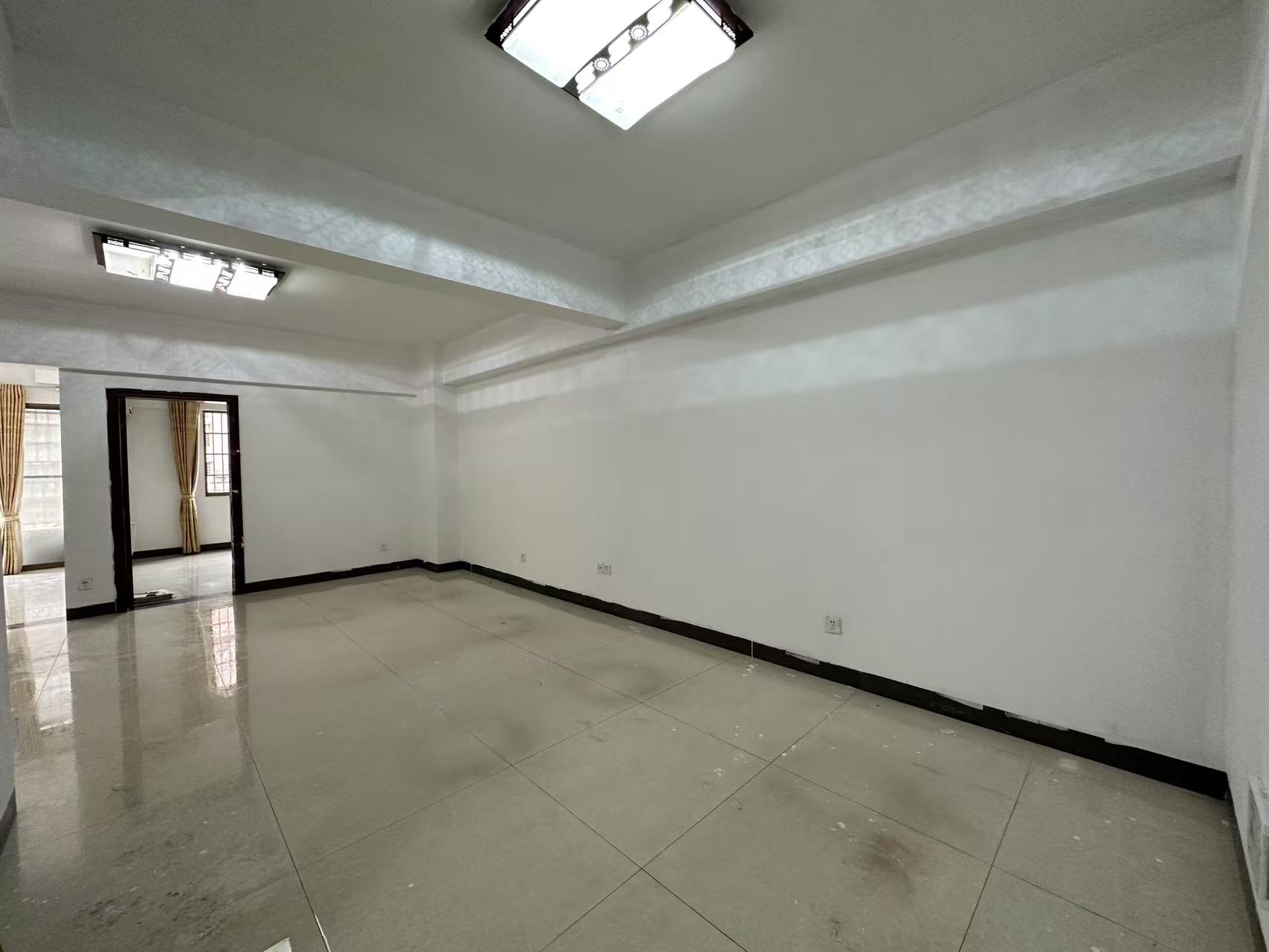 滨江财富中心 3室2厅1卫 1200.0元/月 滨江财富中心 3室2厅1卫 1200.0元/月室内图