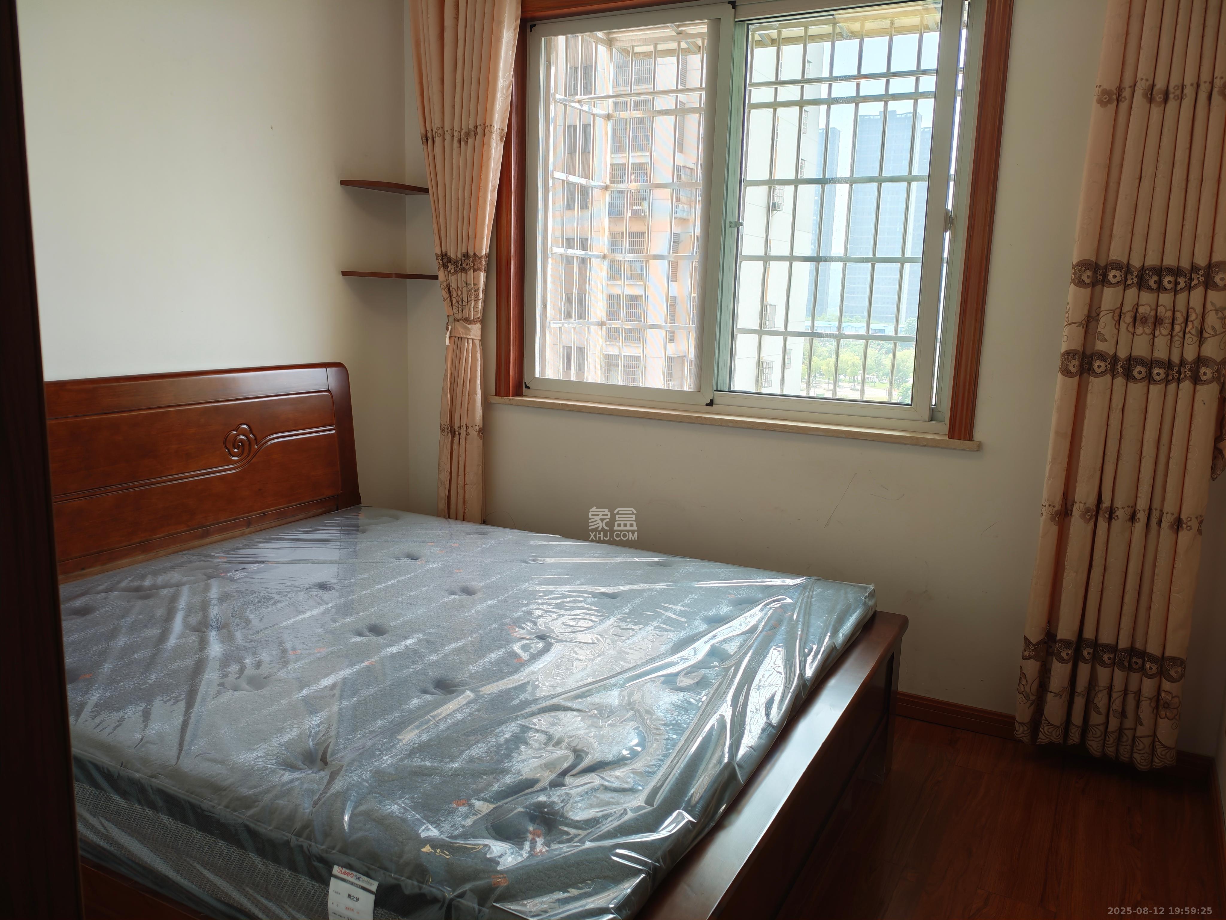 嘉顺苑 1室2厅1卫 2200.0元/月 嘉顺苑 1室2厅1卫 2200.0元/月室内图