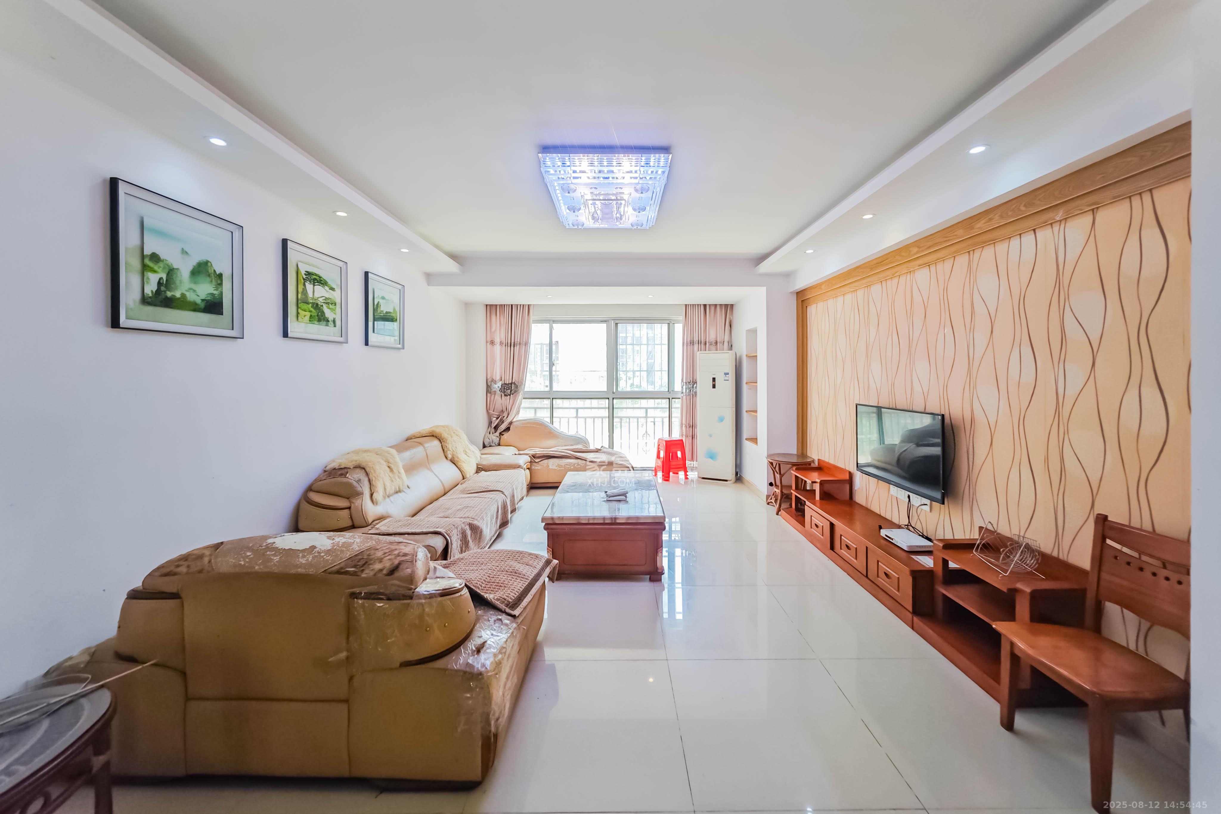 城市山水豪园（山水城市风景）  1室2厅2卫    120.0万客厅