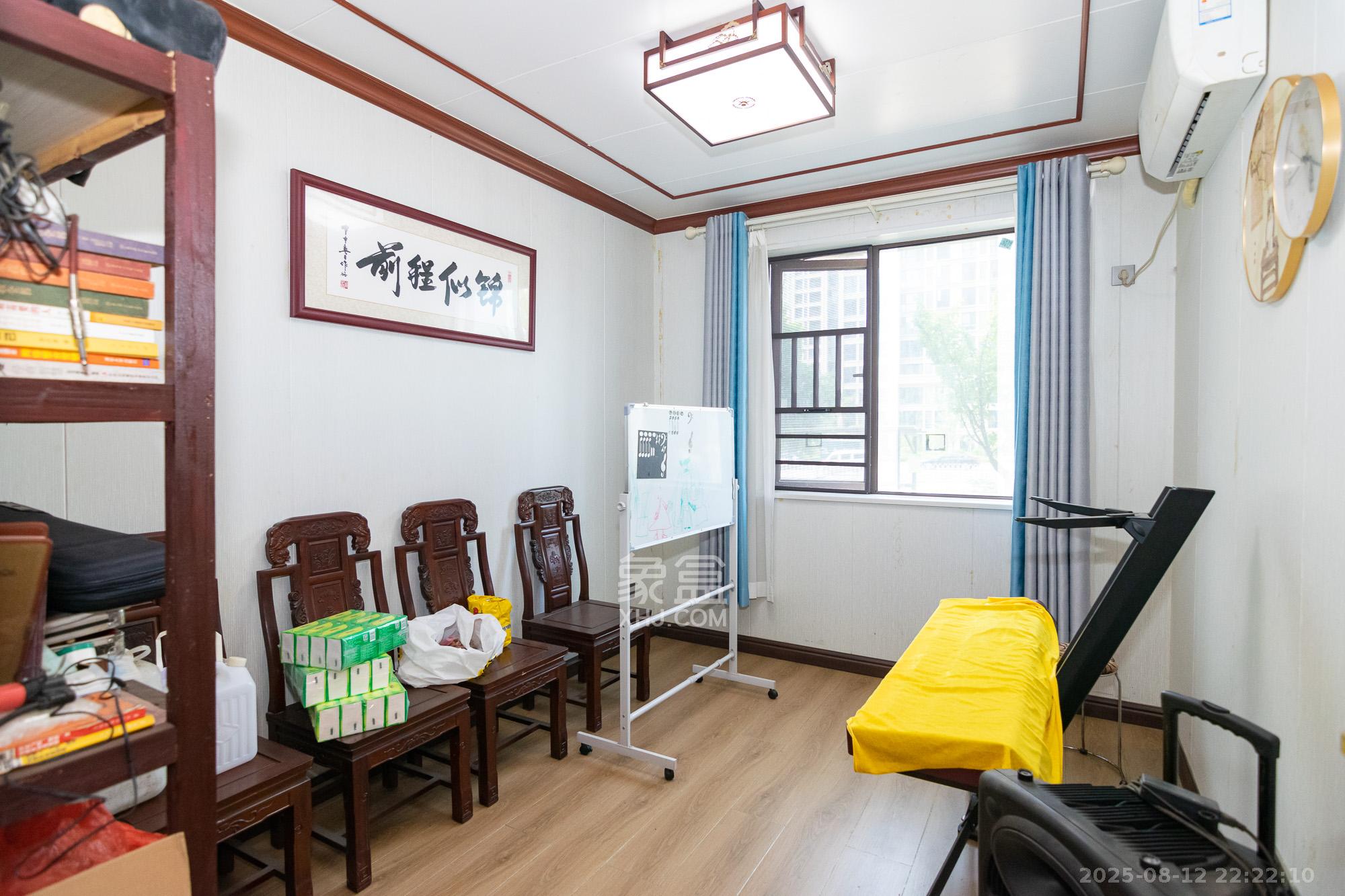 大汉汉园  5室2厅2卫    138.0万 大汉汉园  5室2厅2卫    138.0万卧室