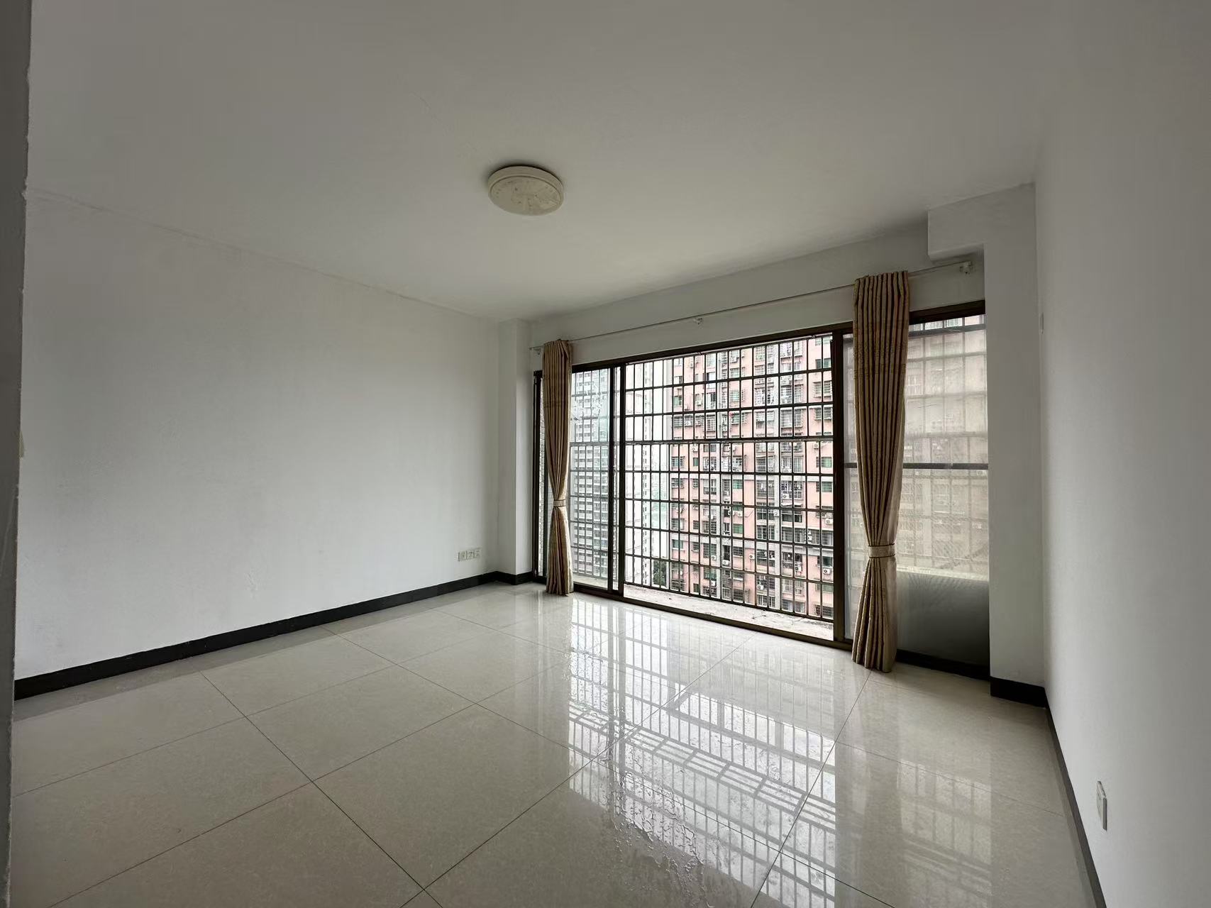 滨江财富中心 3室2厅1卫 1200.0元/月 滨江财富中心 3室2厅1卫 1200.0元/月室内图