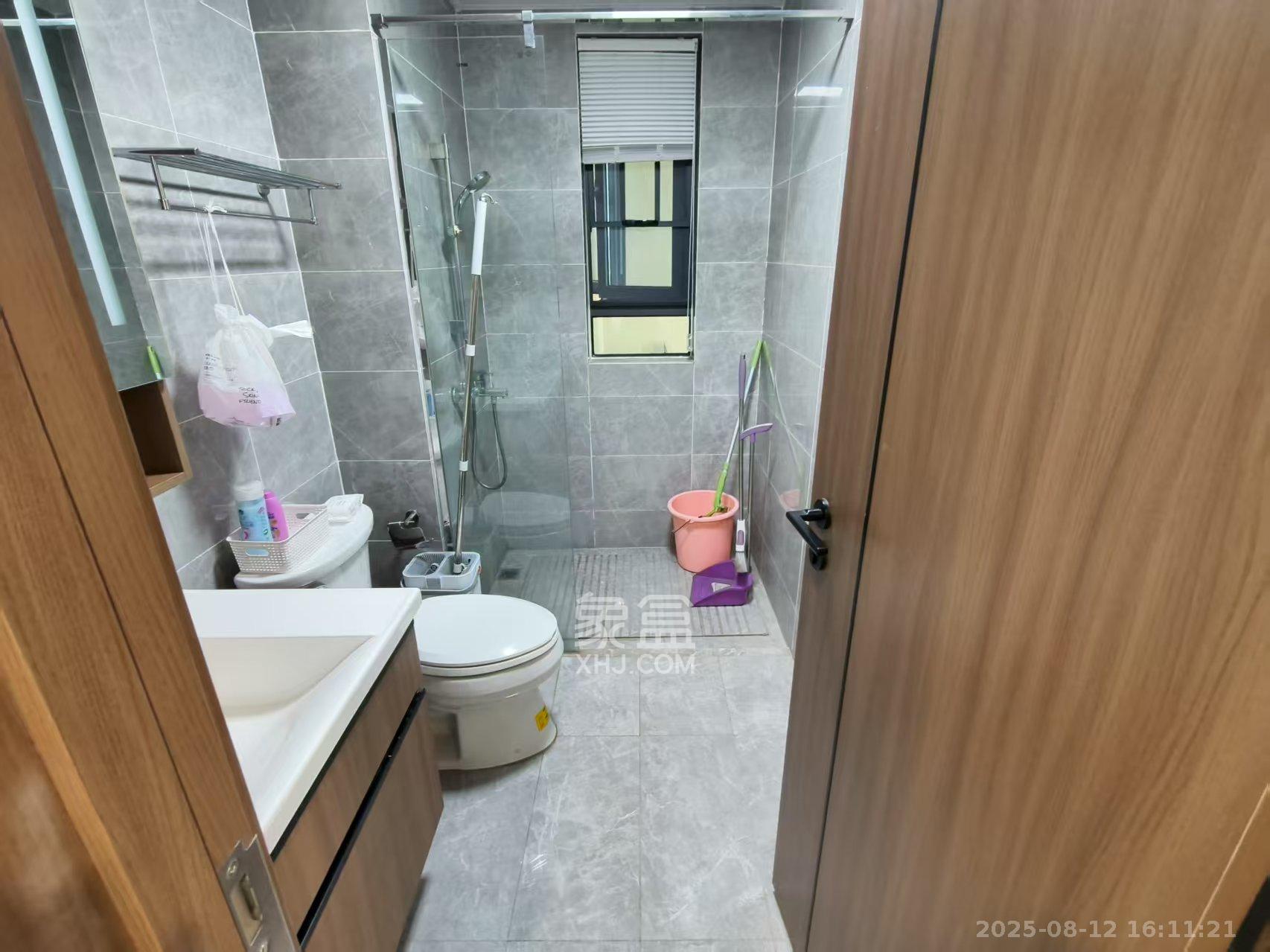 卓越中寰 4室2厅2卫 4500.0元/月 卓越中寰 4室2厅2卫 4500.0元/月室内图