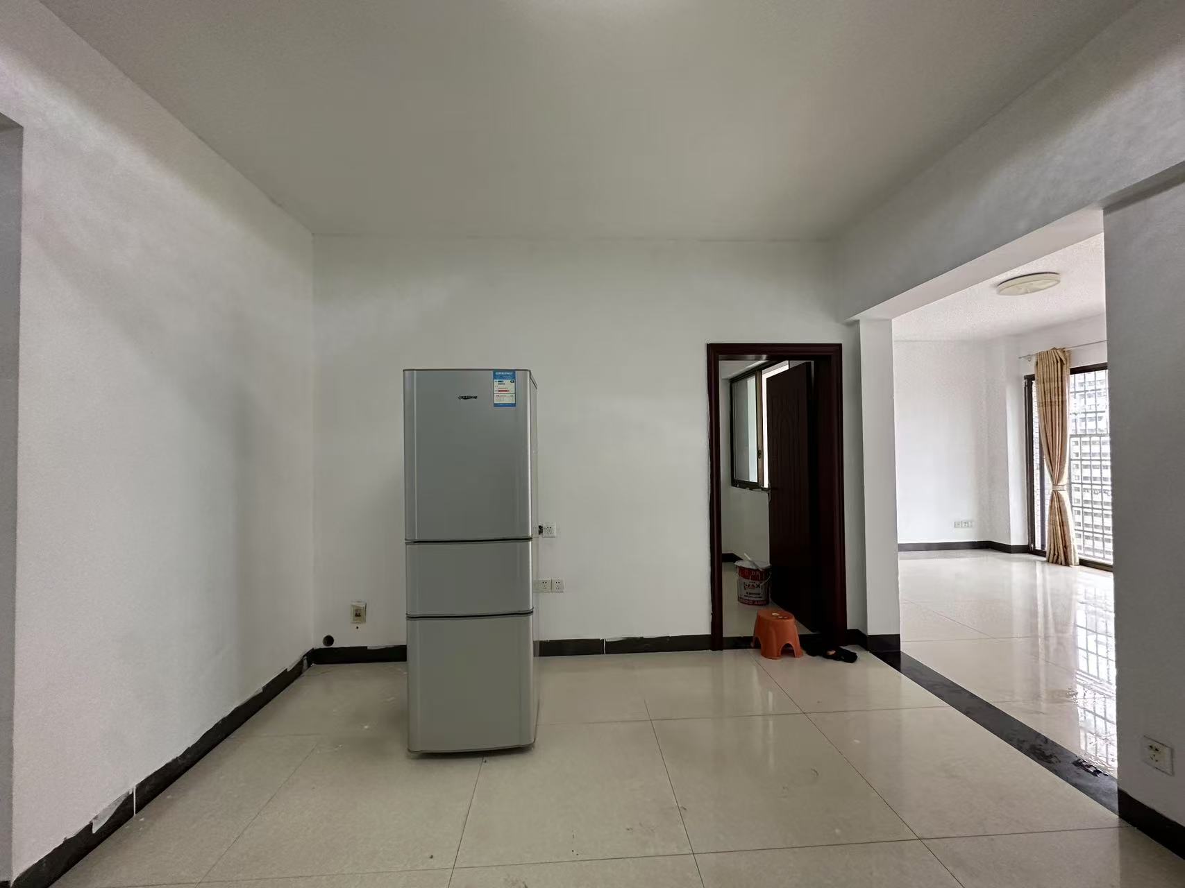 滨江财富中心 3室2厅1卫 1200.0元/月 滨江财富中心 3室2厅1卫 1200.0元/月室内图