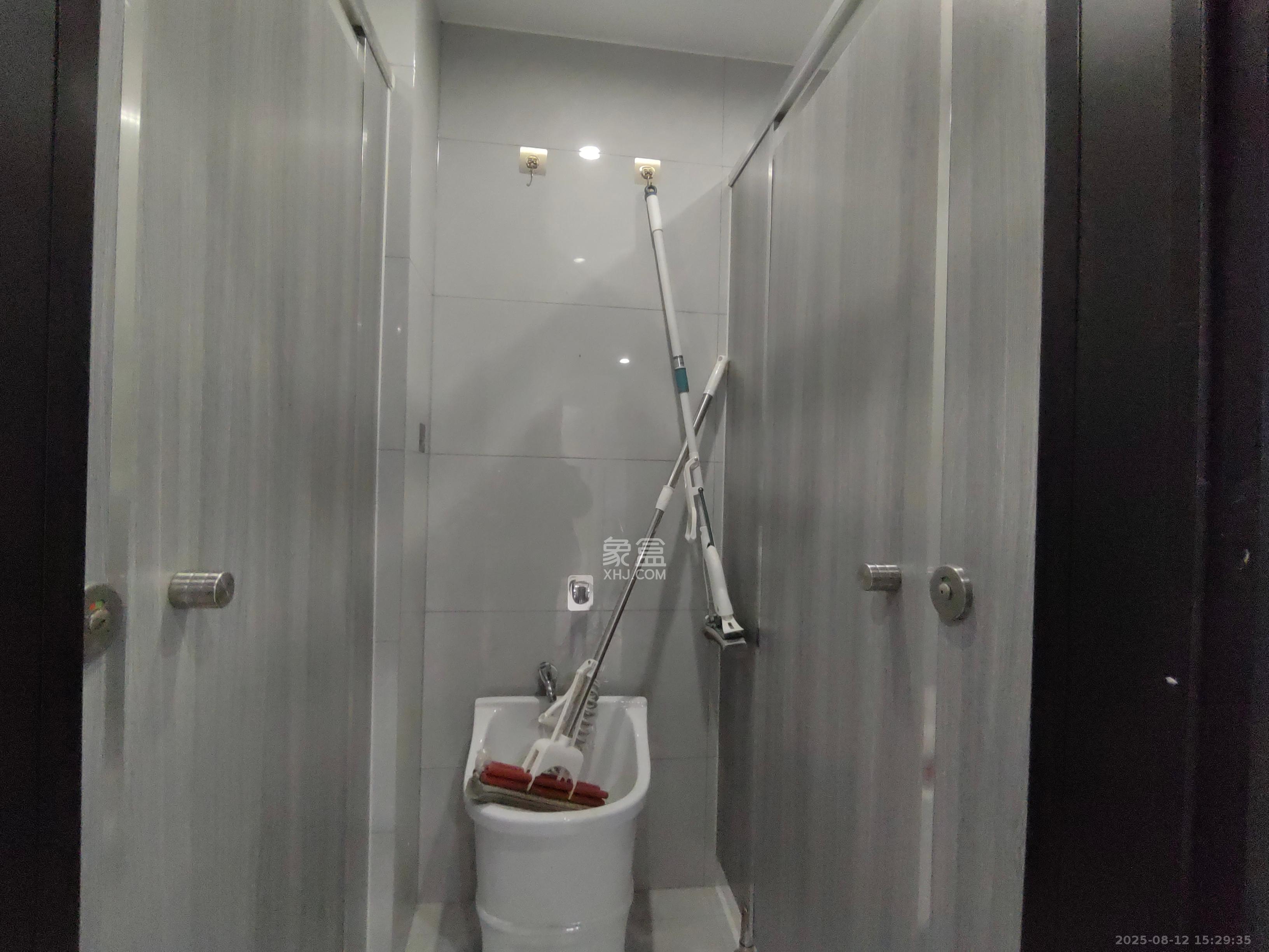 卓越浅水湾  1室1厅1卫    1200.0元/月室内图