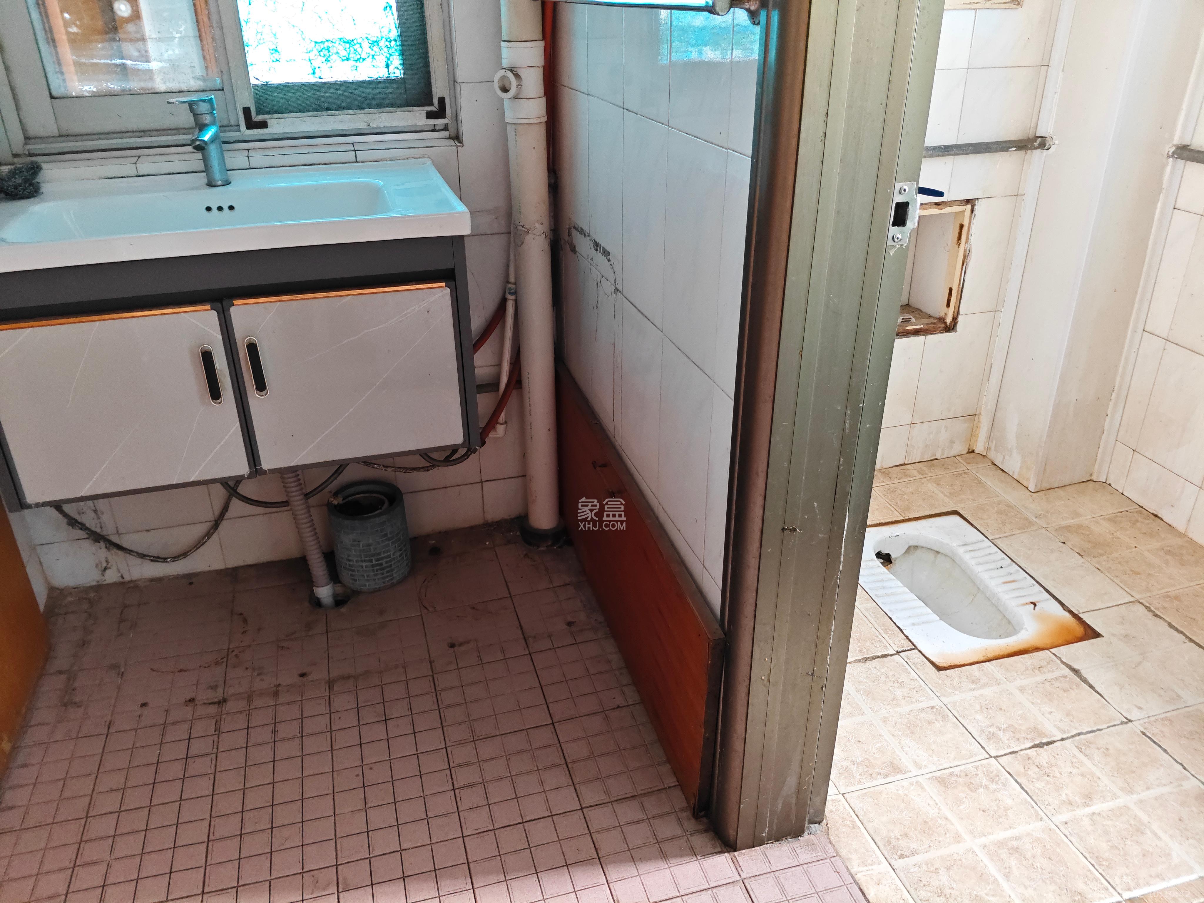 望城坡医院宿舍(人民医院宿舍) 3室2厅1卫 1600.0元/月 望城坡医院宿舍(人民医院宿舍) 3室2厅1卫 1600.0元/月室内图