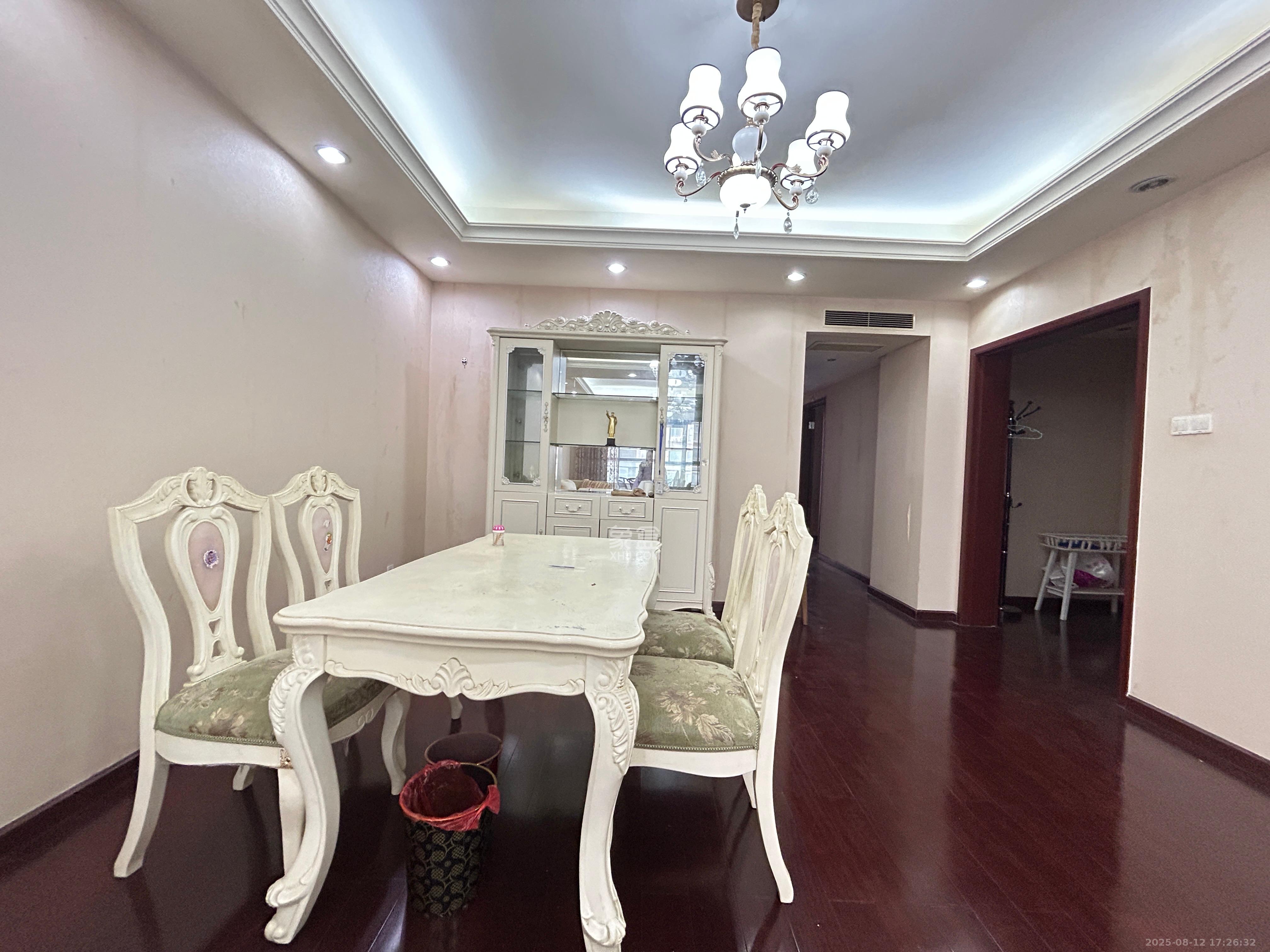 盛世美居荷园 3室2厅2卫 4100.0元/月 盛世美居荷园 3室2厅2卫 4100.0元/月室内图