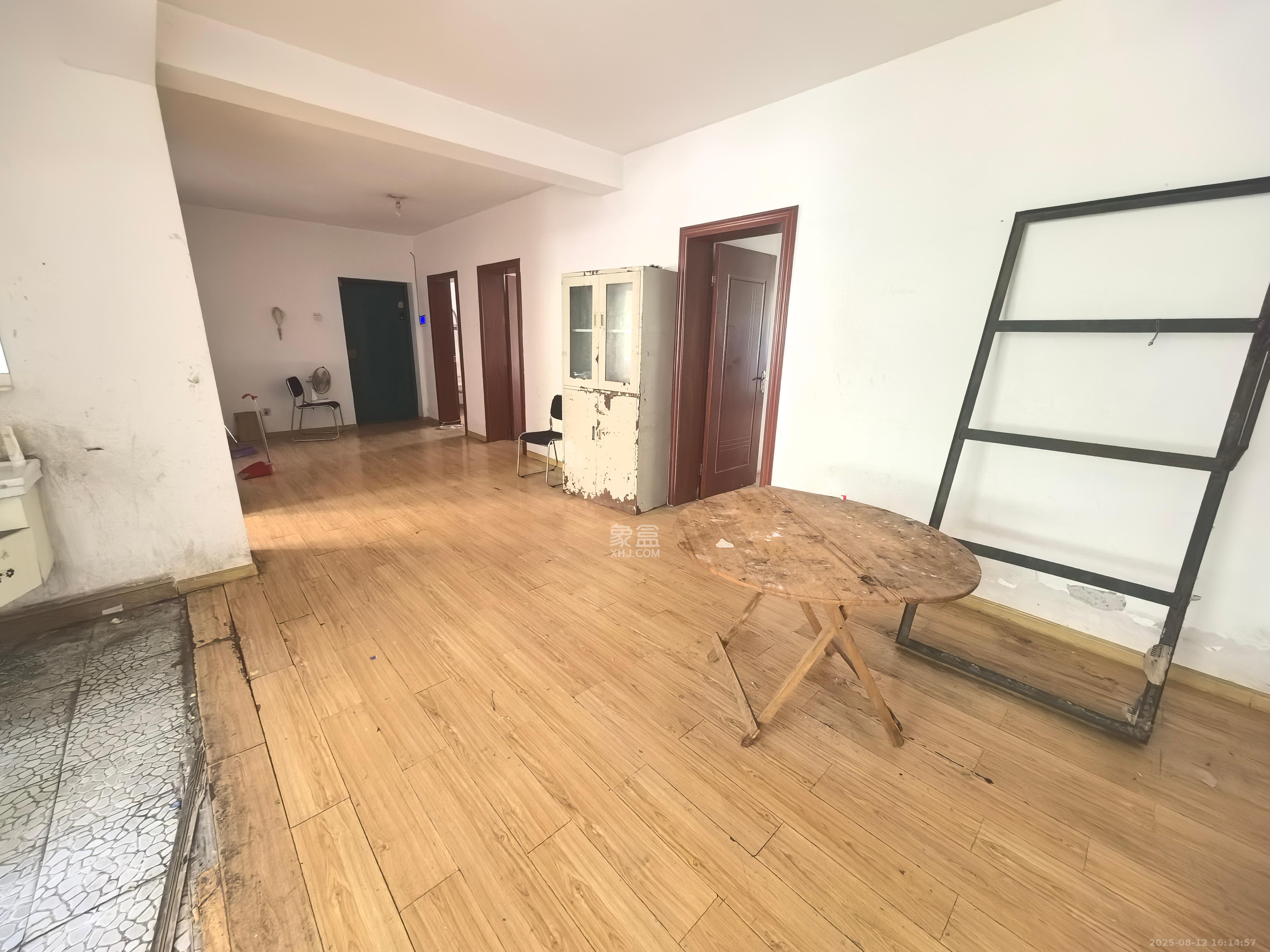 湘卫花苑 4室2厅1卫 2200.0元/月 湘卫花苑 4室2厅1卫 2200.0元/月室内图