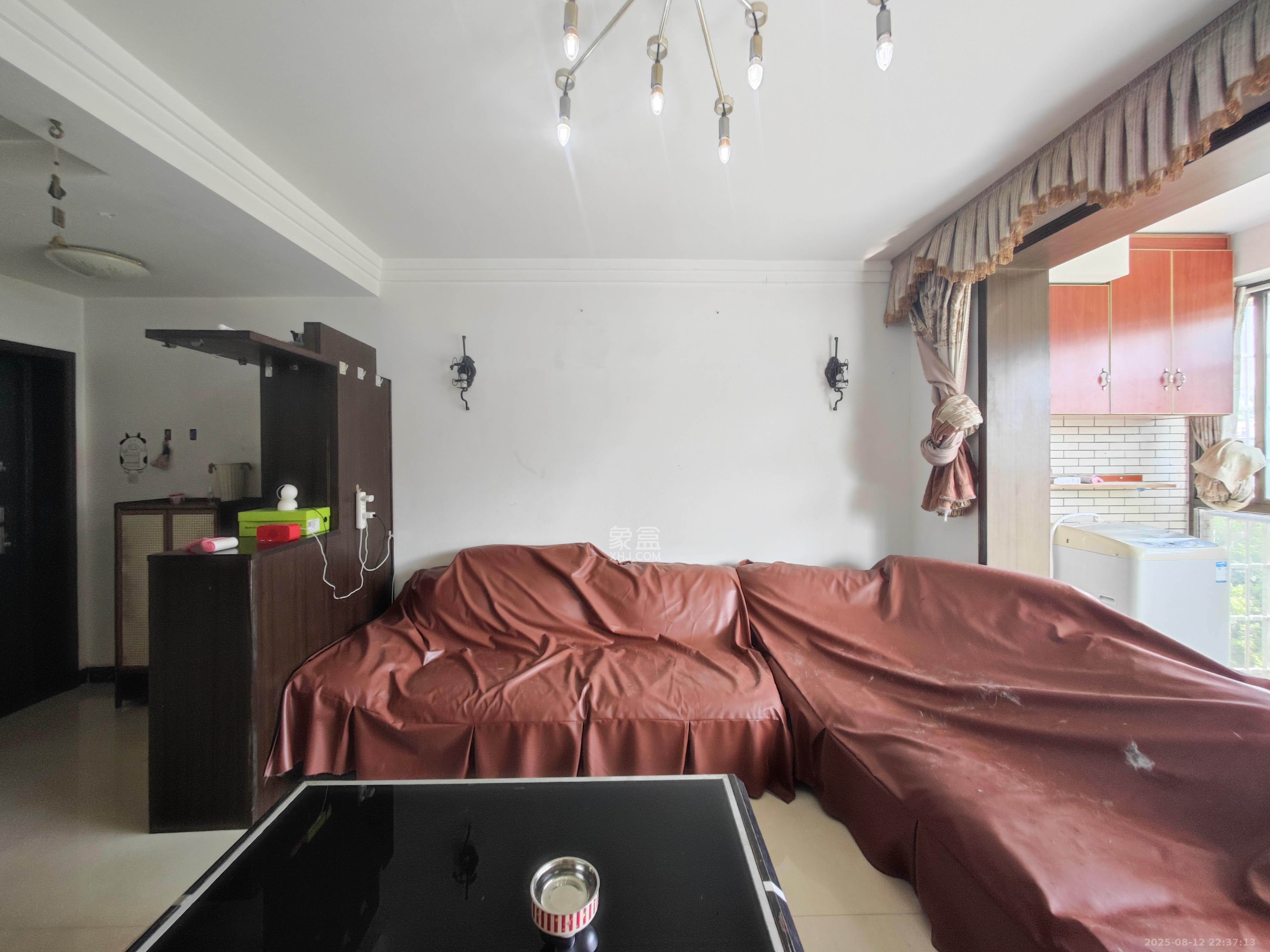 鄱阳小区  2室2厅1卫    46.0万客厅