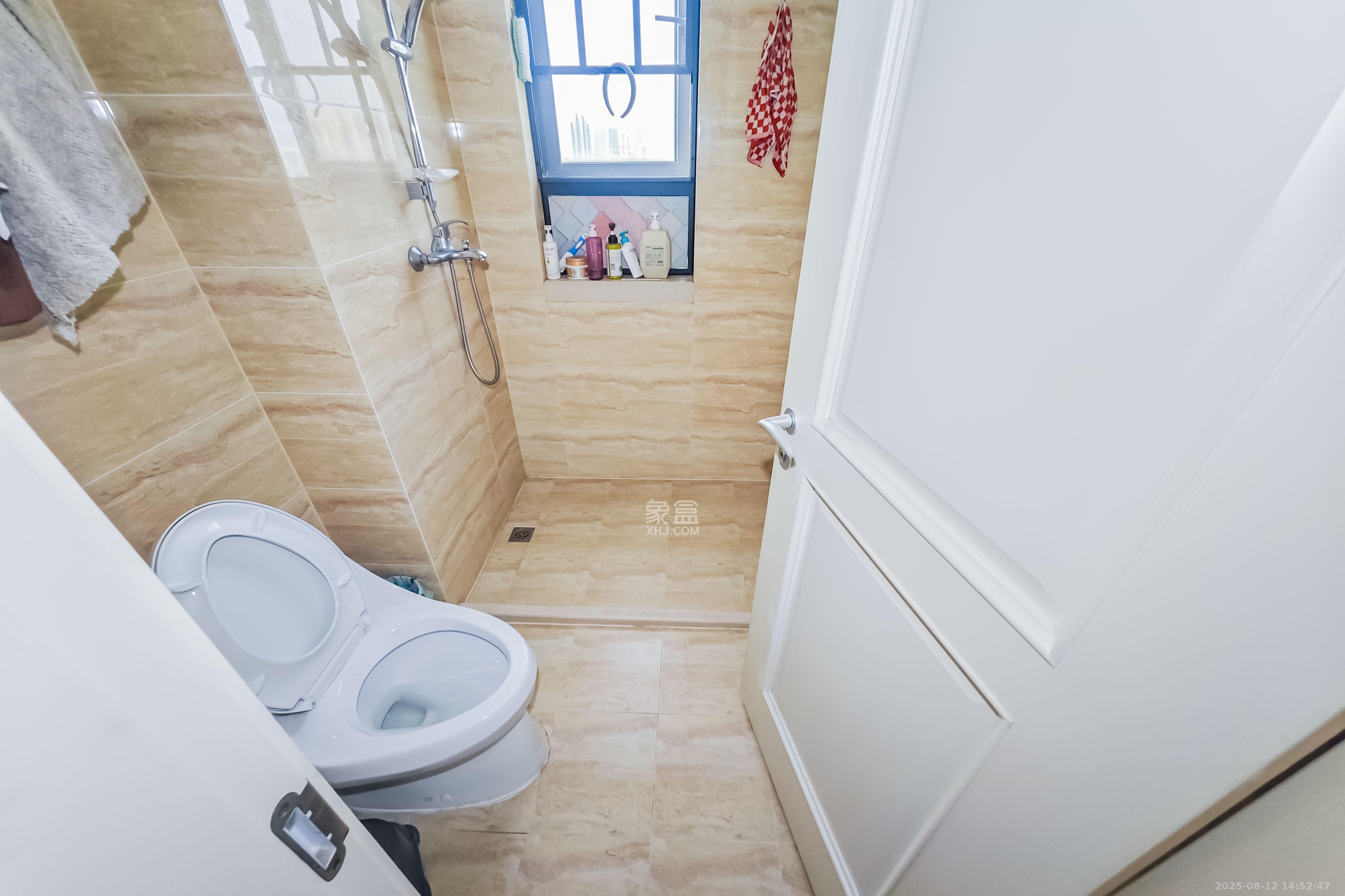 万科魅力之城  2室2厅1卫    72.0万卫生间