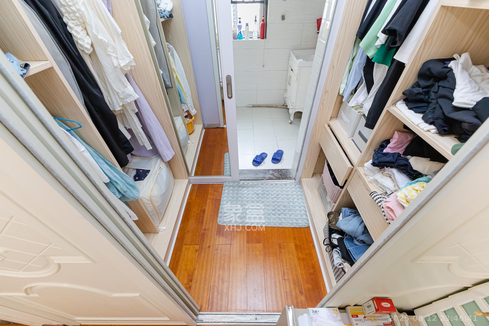 勤诚达新界  4室2厅2卫    100.0万卧室