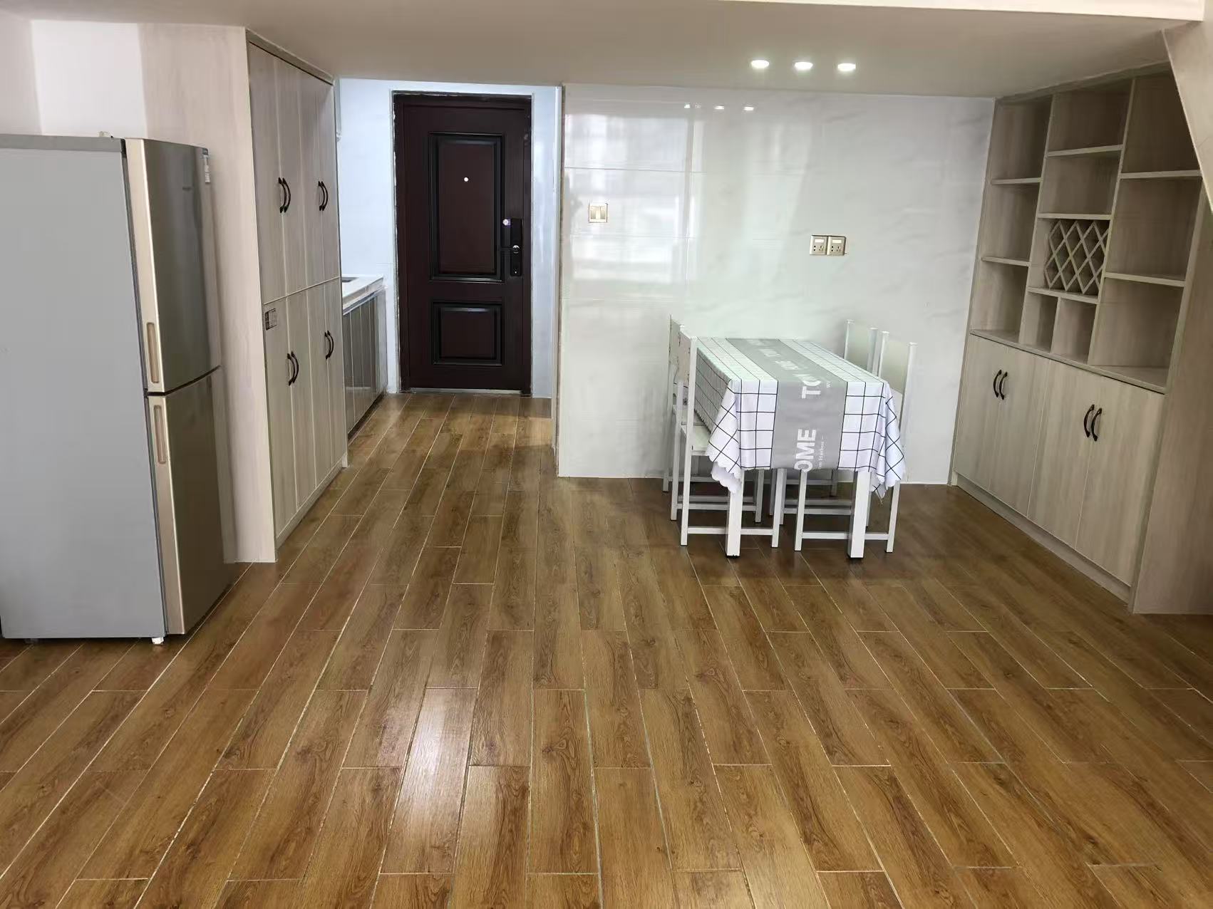 华南城市广场  1室1厅1卫   1600.00元/月室内图