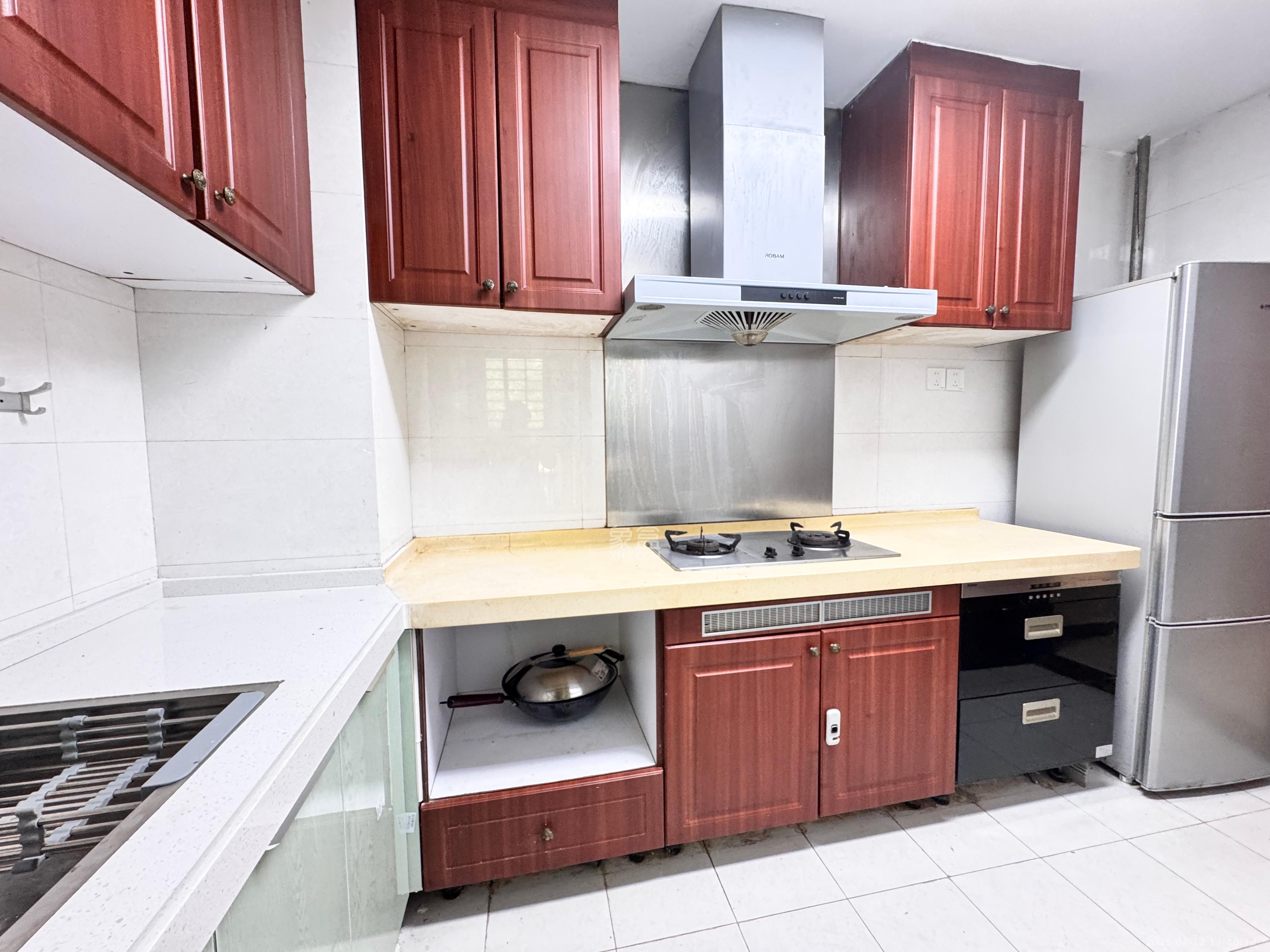 恒大绿洲 3室2厅2卫 2600.0元/月 恒大绿洲 3室2厅2卫 2600.0元/月室内图