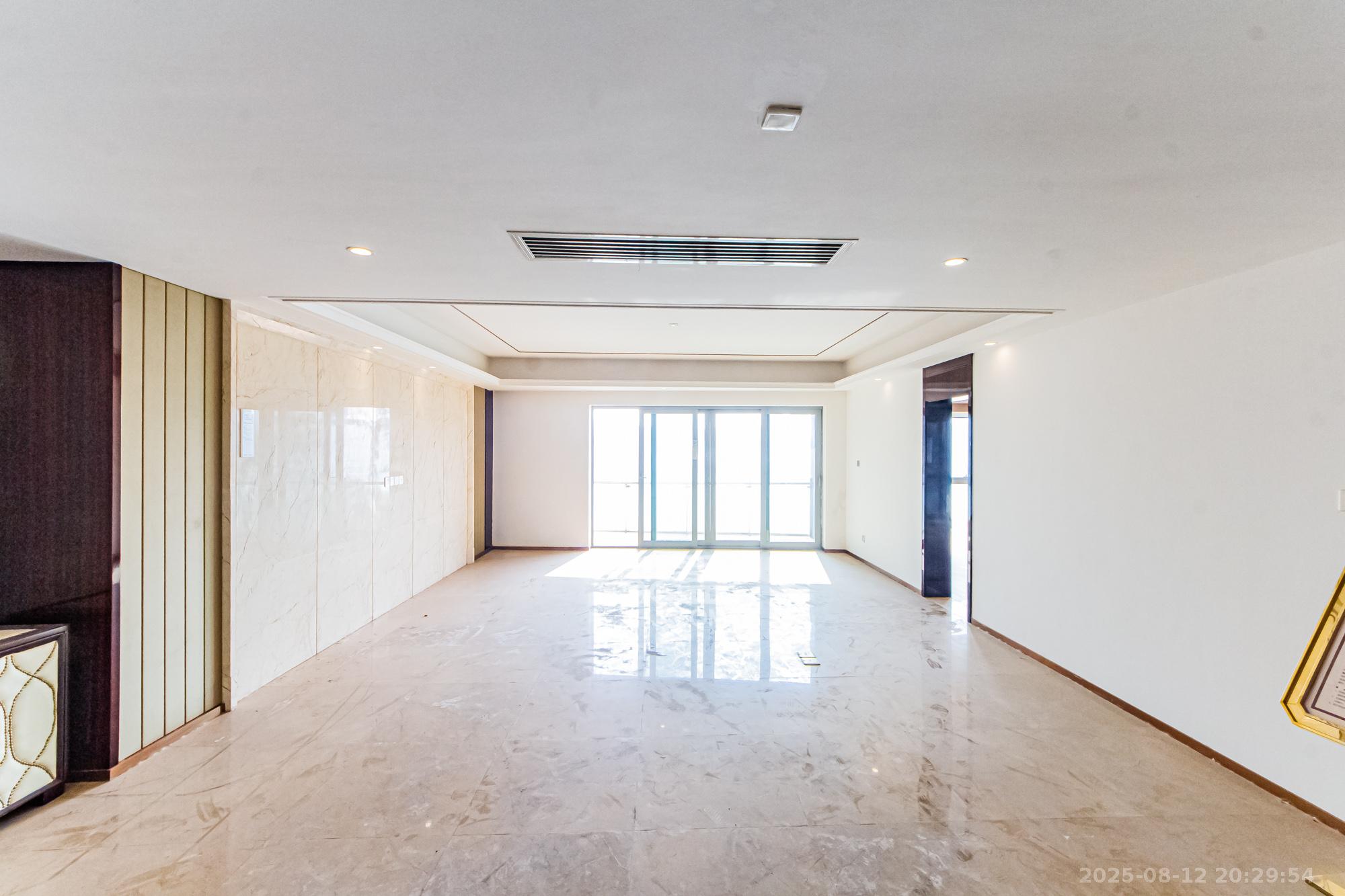 北辰定江洋 3室2厅2卫 330.0万 北辰定江洋 3室2厅2卫 330.0万客厅