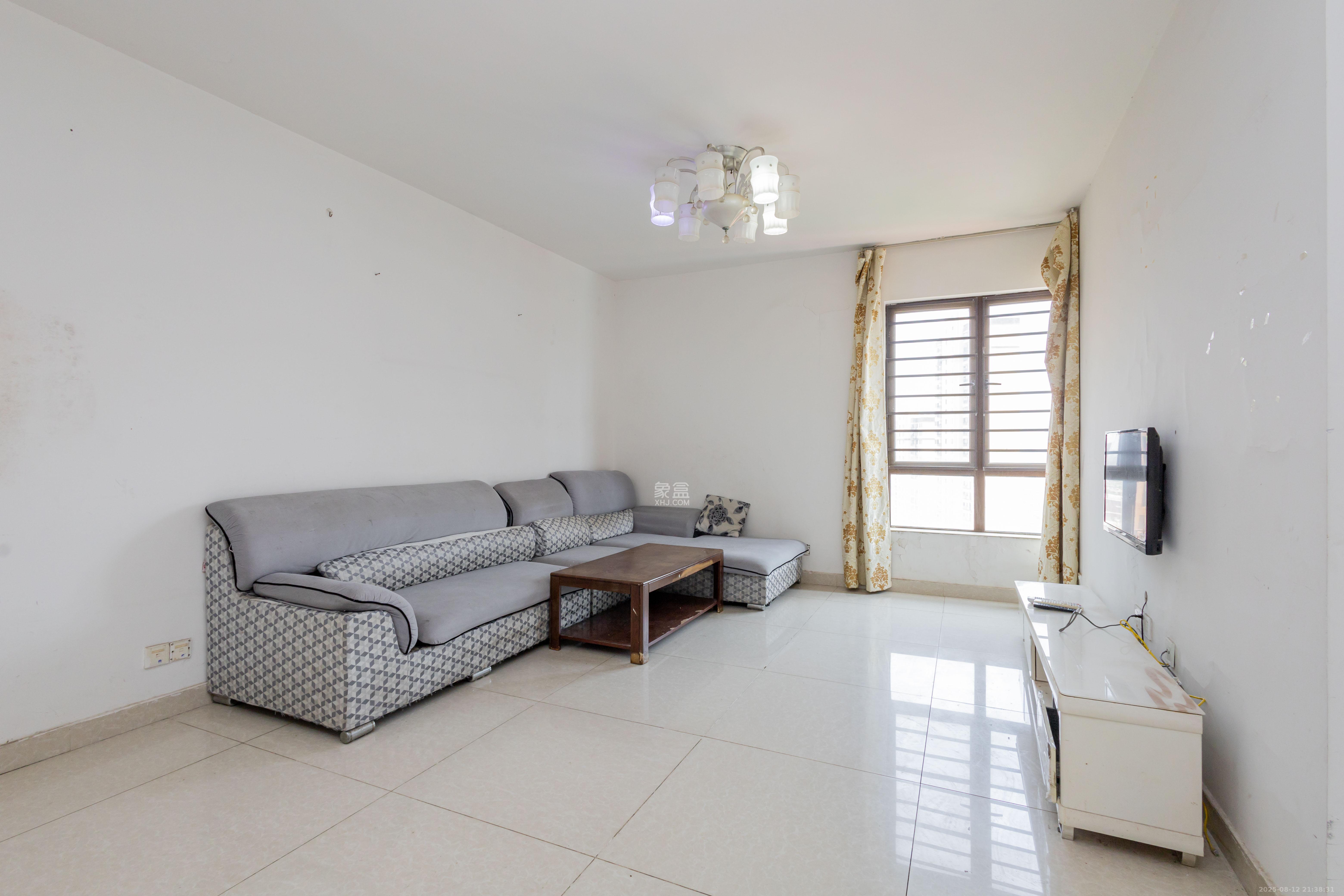 天园假日  3室2厅1卫    66.0万 天园假日  3室2厅1卫    66.0万客厅