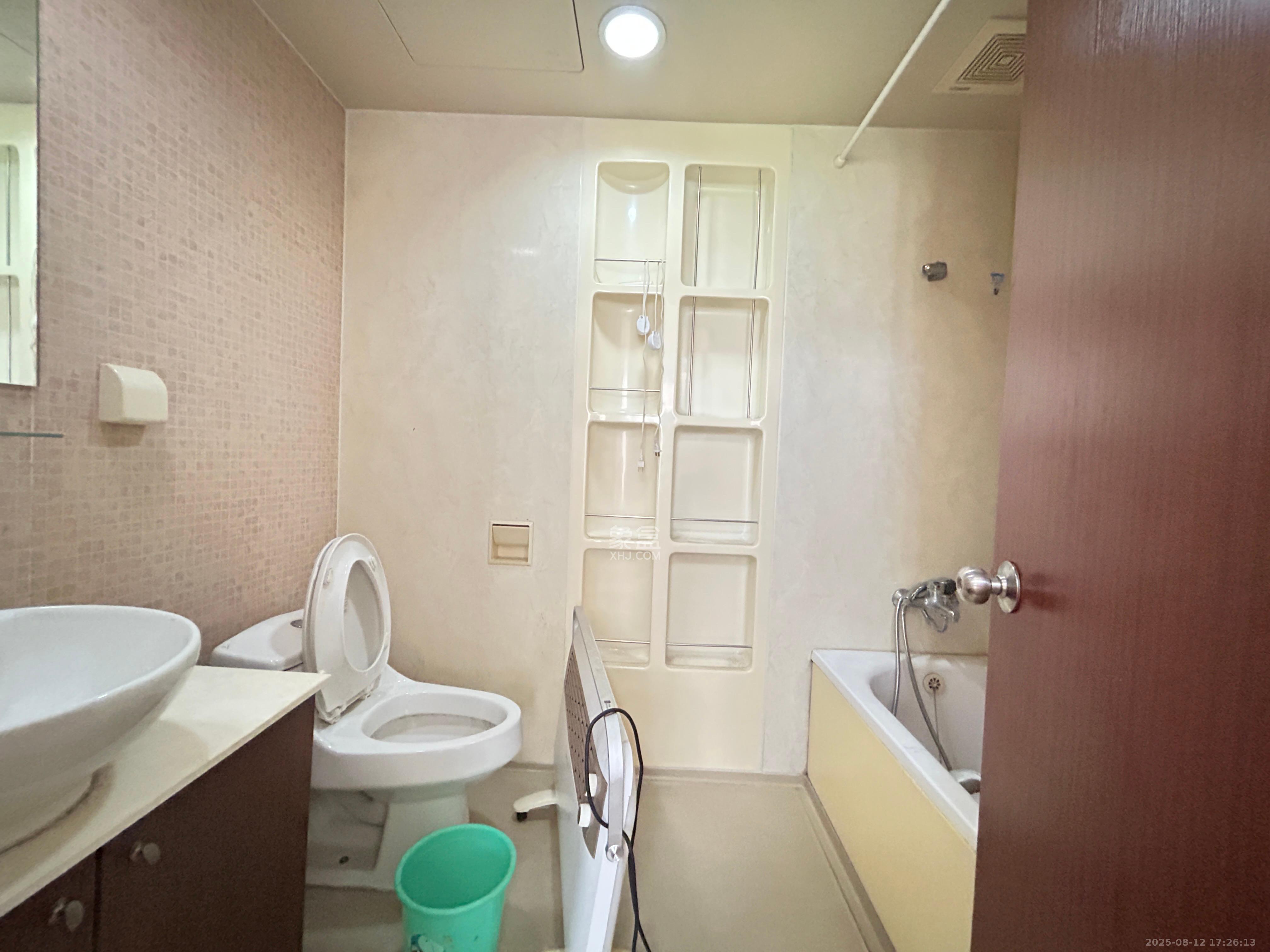 盛世美居荷园 3室2厅2卫 4100.0元/月 盛世美居荷园 3室2厅2卫 4100.0元/月室内图