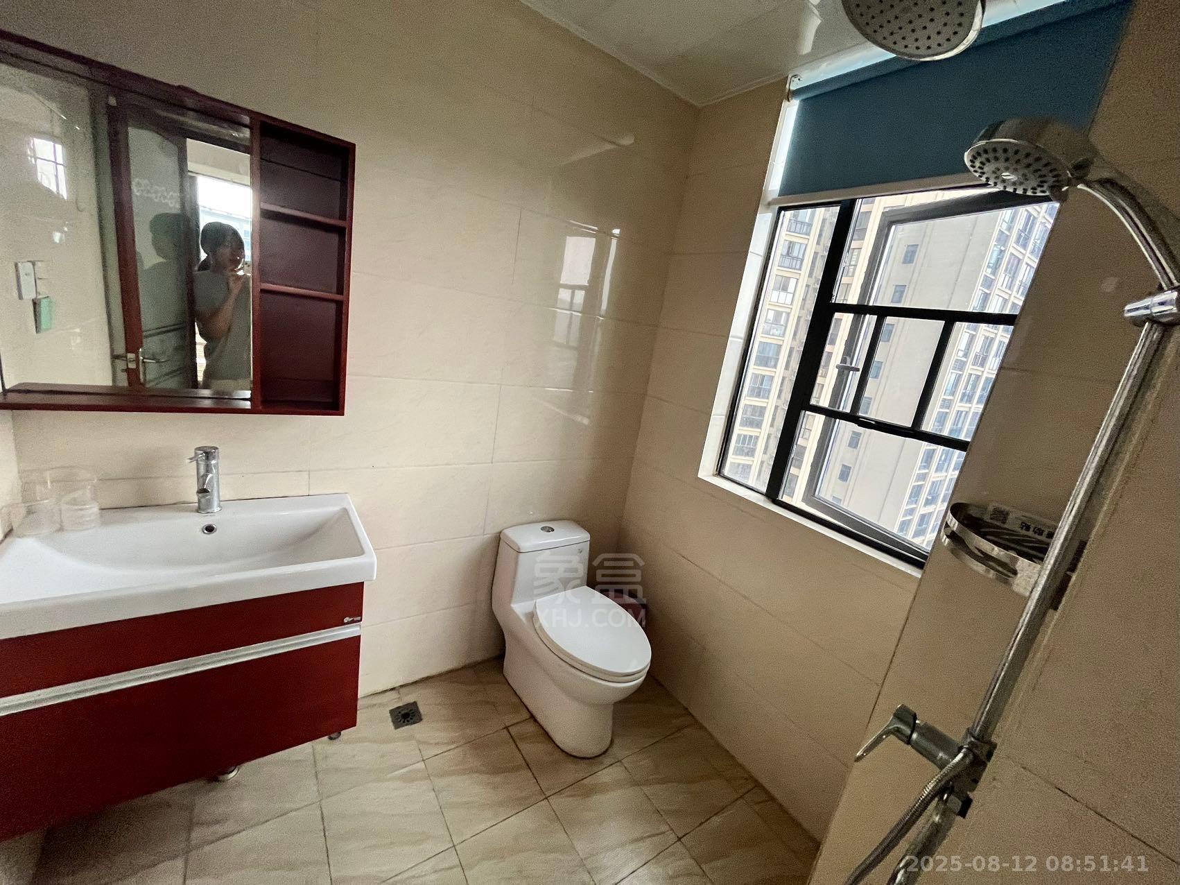 经世龙城 3室1厅2卫 1800.0元/月 经世龙城 3室1厅2卫 1800.0元/月室内图