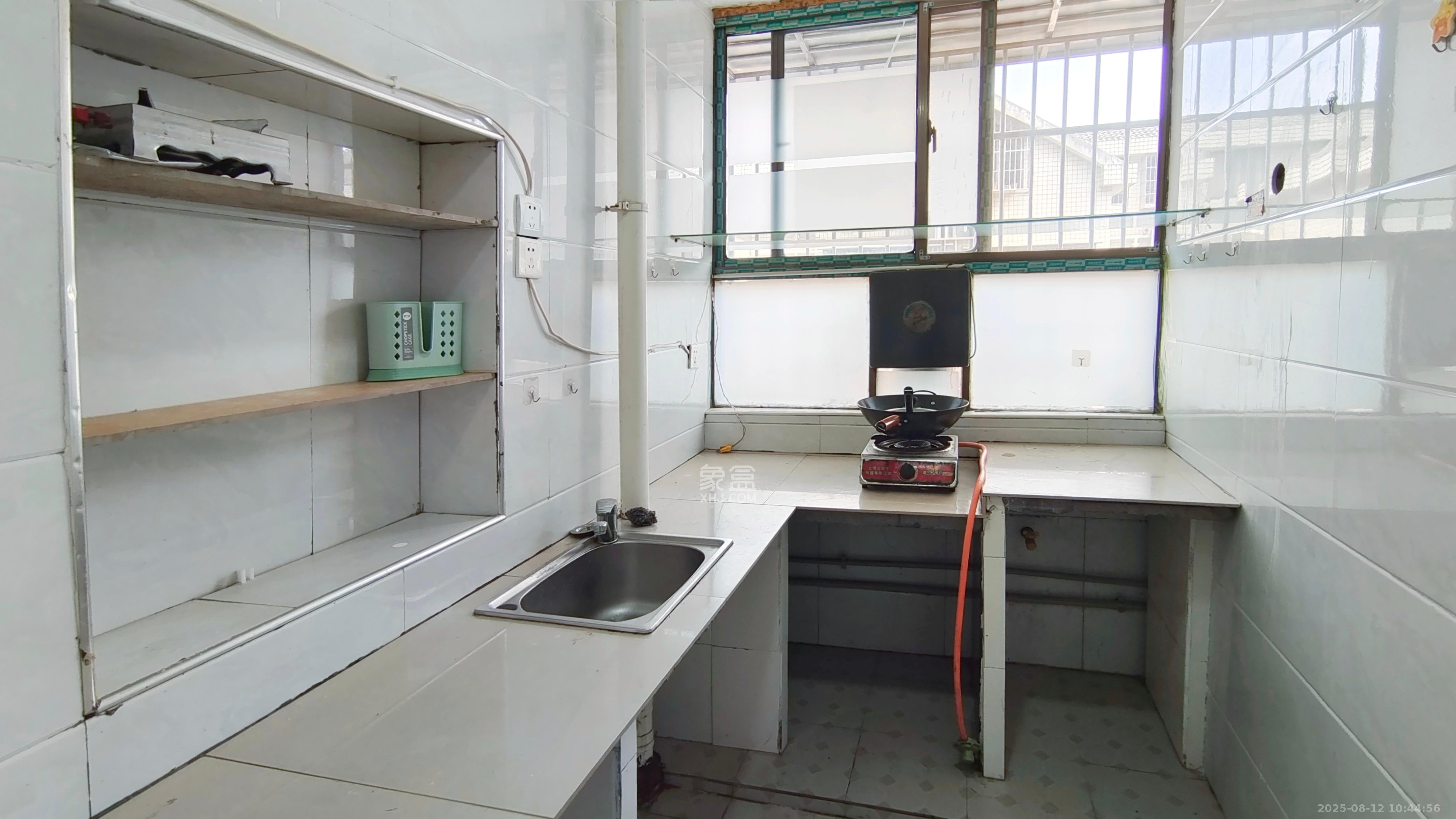 高岭小区 1室0厅1卫 1000.0元/月 高岭小区 1室0厅1卫 1000.0元/月室内图