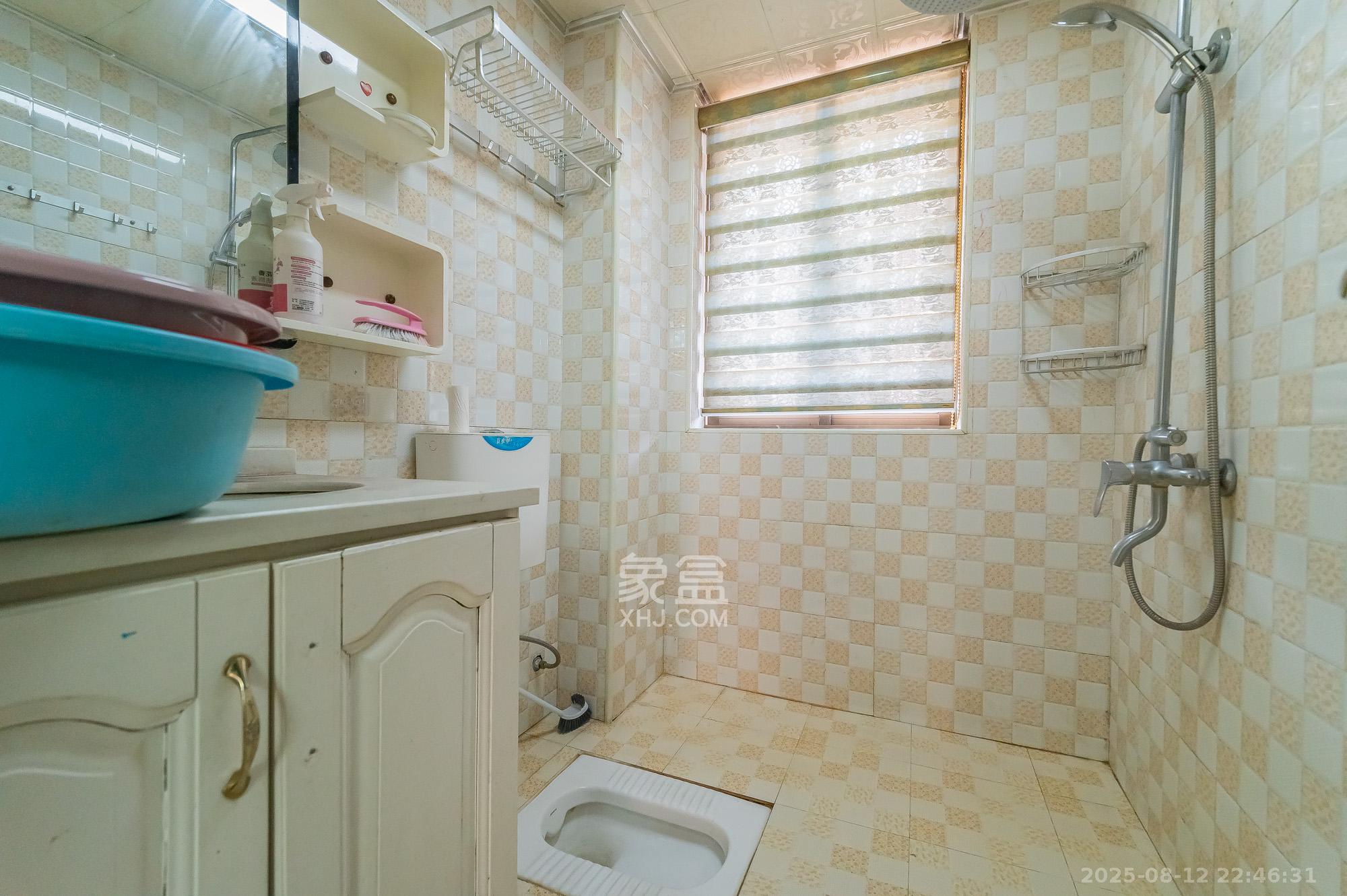 家和院  4室2厅1卫    78.0万卫生间