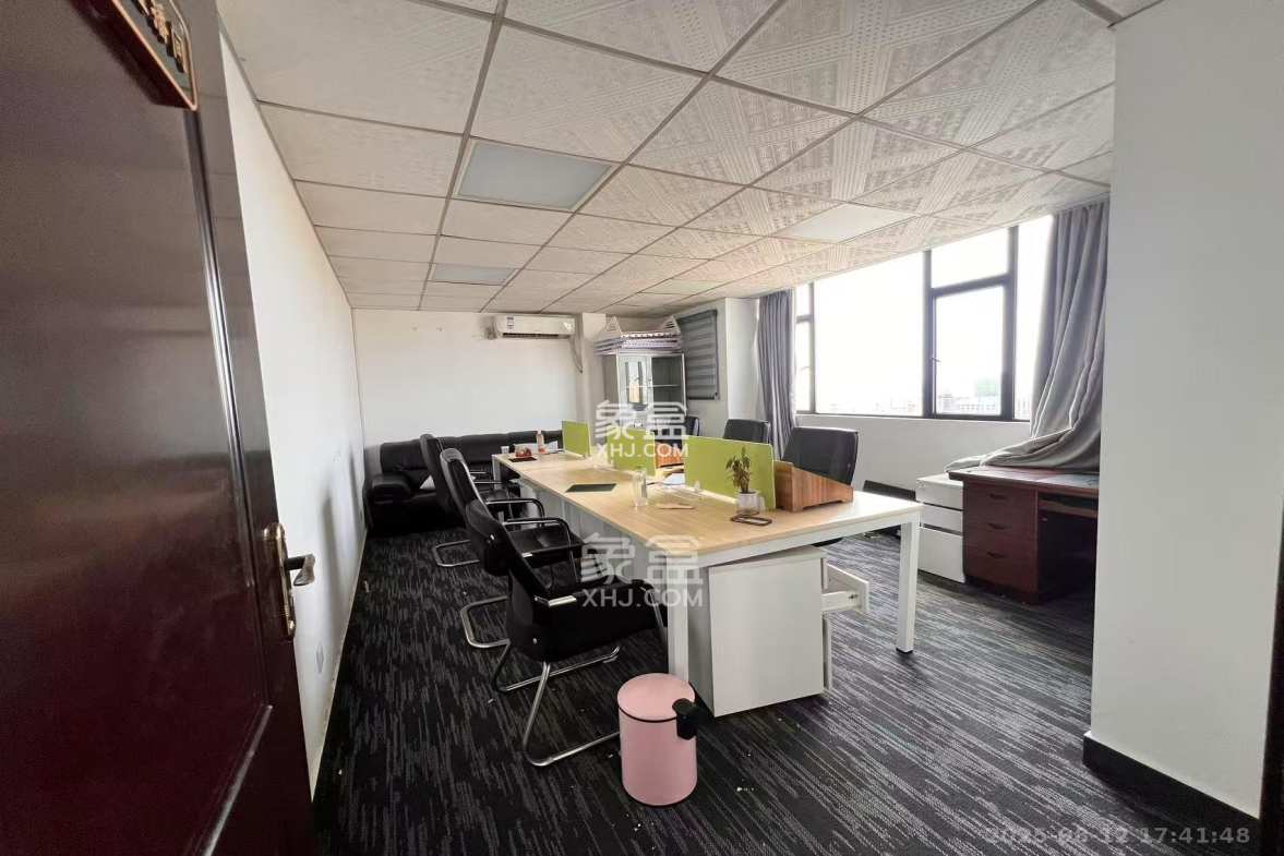 锦湘国际星城三期(锦绣苑) 3室3厅1卫 8000.0元/月 锦湘国际星城三期(锦绣苑) 3室3厅1卫 8000.0元/月室内图