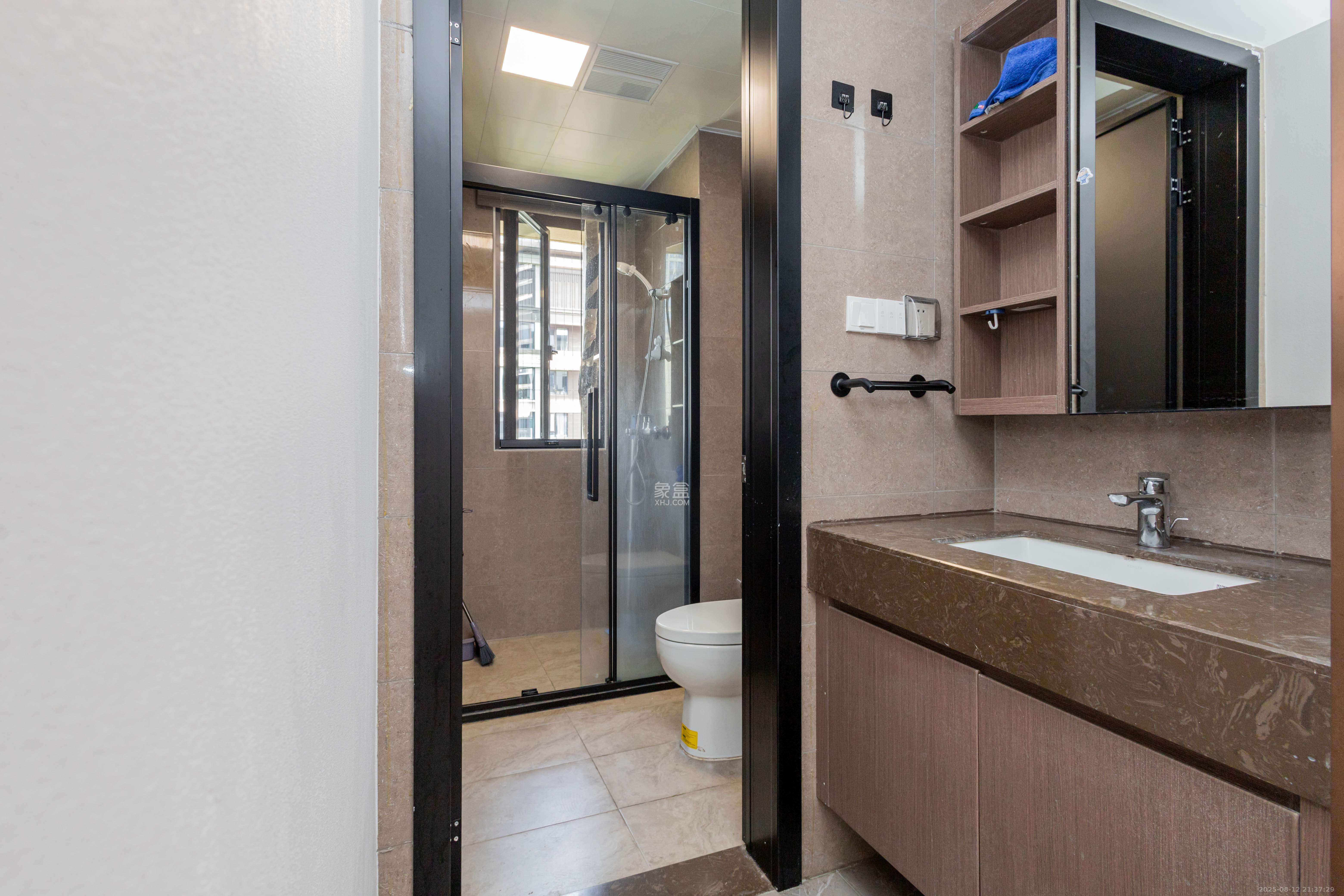 金茂建发观悦  4室2厅2卫    358.0万 金茂建发观悦  4室2厅2卫    358.0万卫生间