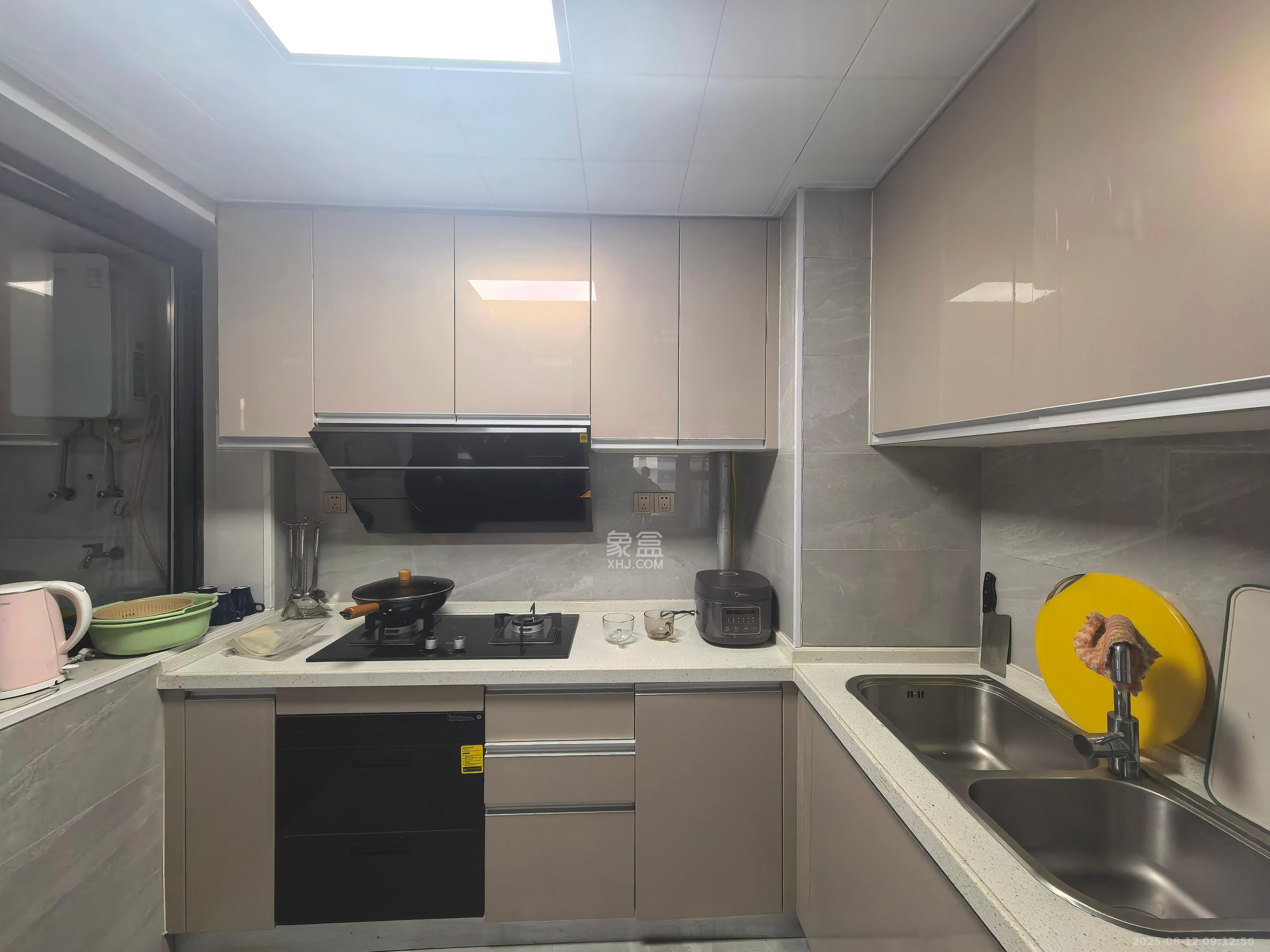 绿地长沙城际空间站(绿地新里佳苑) 3室2厅2卫 4500.0元/月 绿地长沙城际空间站(绿地新里佳苑) 3室2厅2卫 4500.0元/月室内图