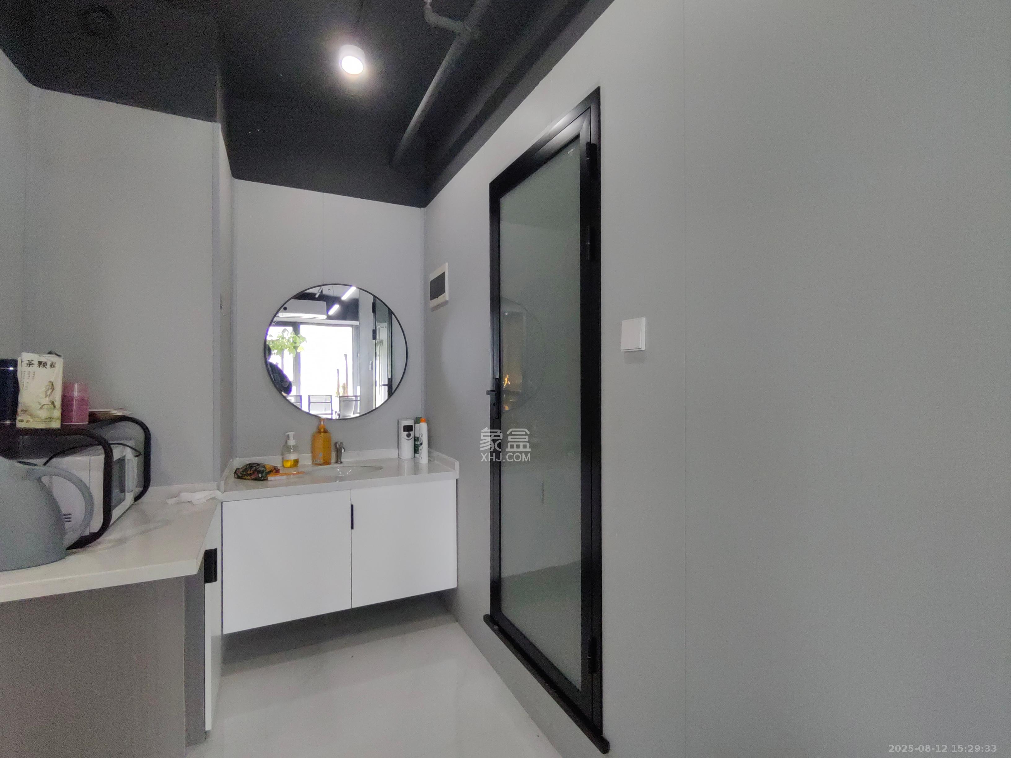 卓越浅水湾  1室1厅1卫    1200.0元/月室内图