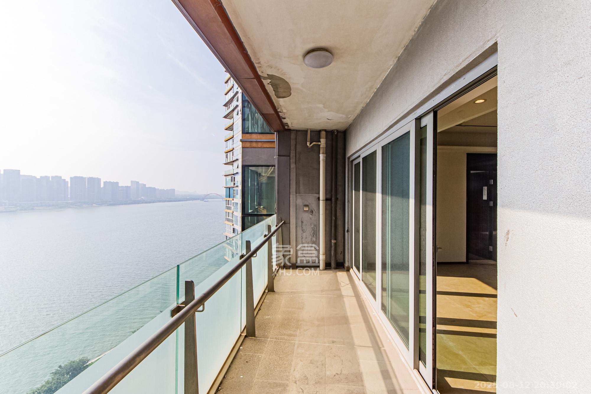 北辰定江洋  3室2厅2卫    330.0万阳台