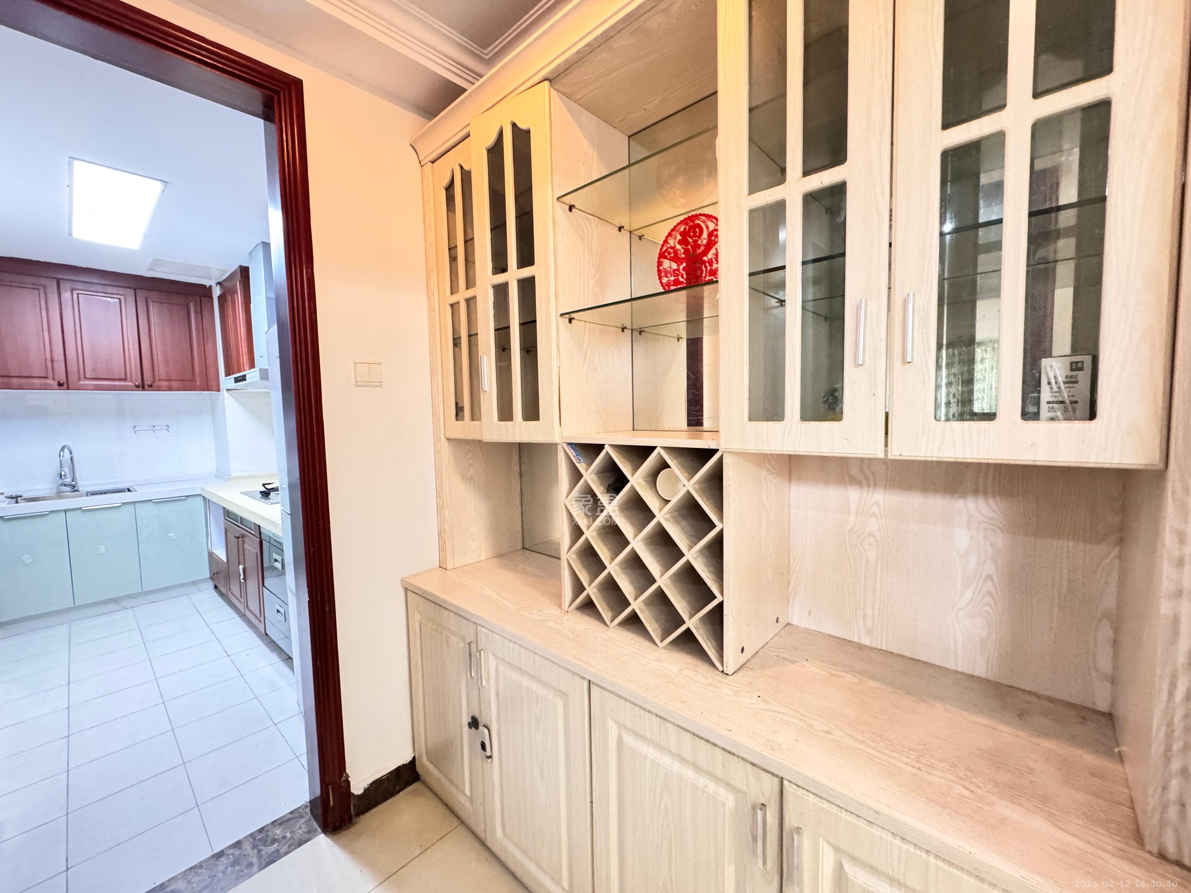 恒大绿洲 3室2厅2卫 2600.0元/月 恒大绿洲 3室2厅2卫 2600.0元/月室内图