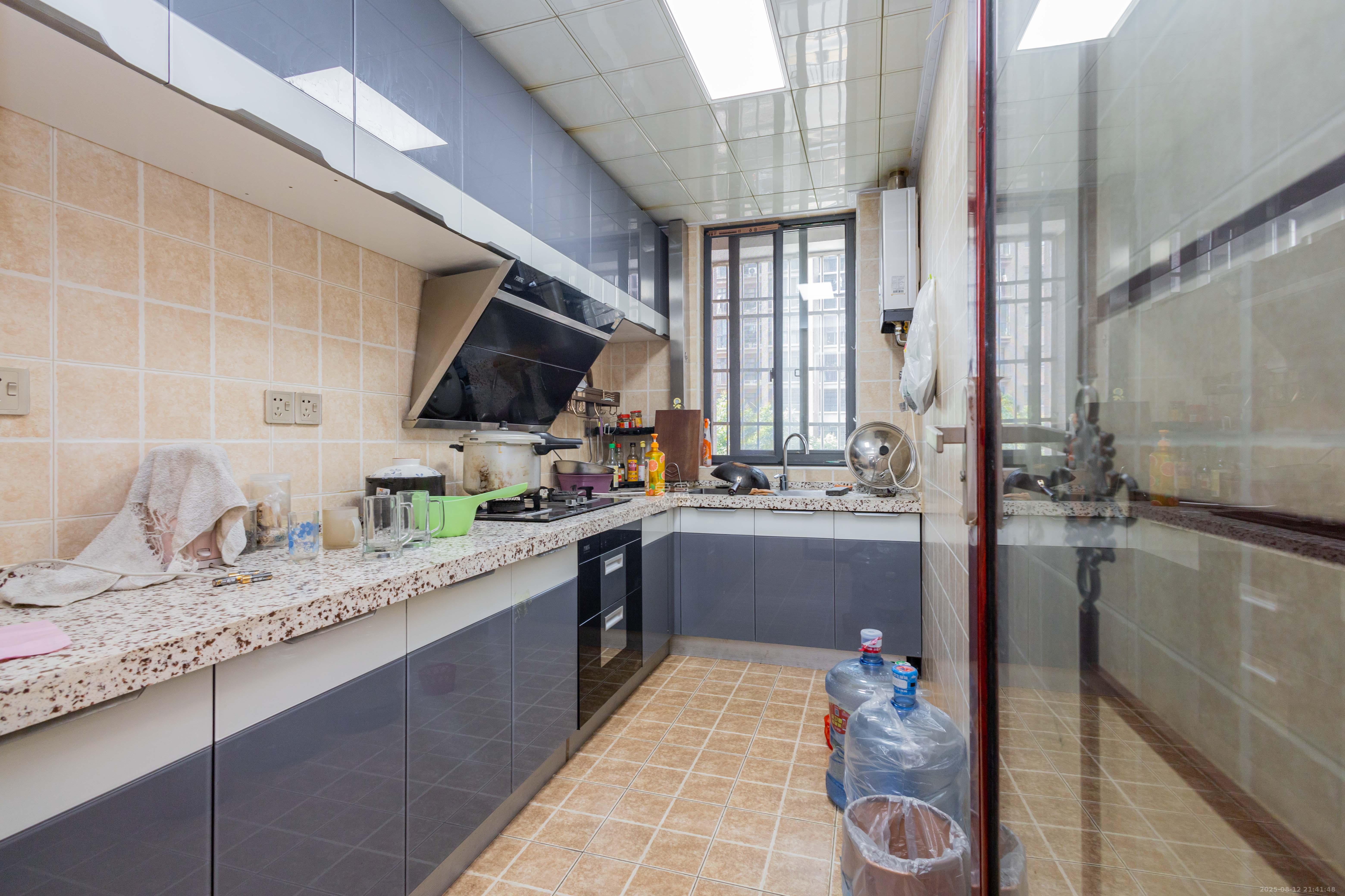 高林仕家 3室2厅2卫 90.0万 高林仕家 3室2厅2卫 90.0万厨房