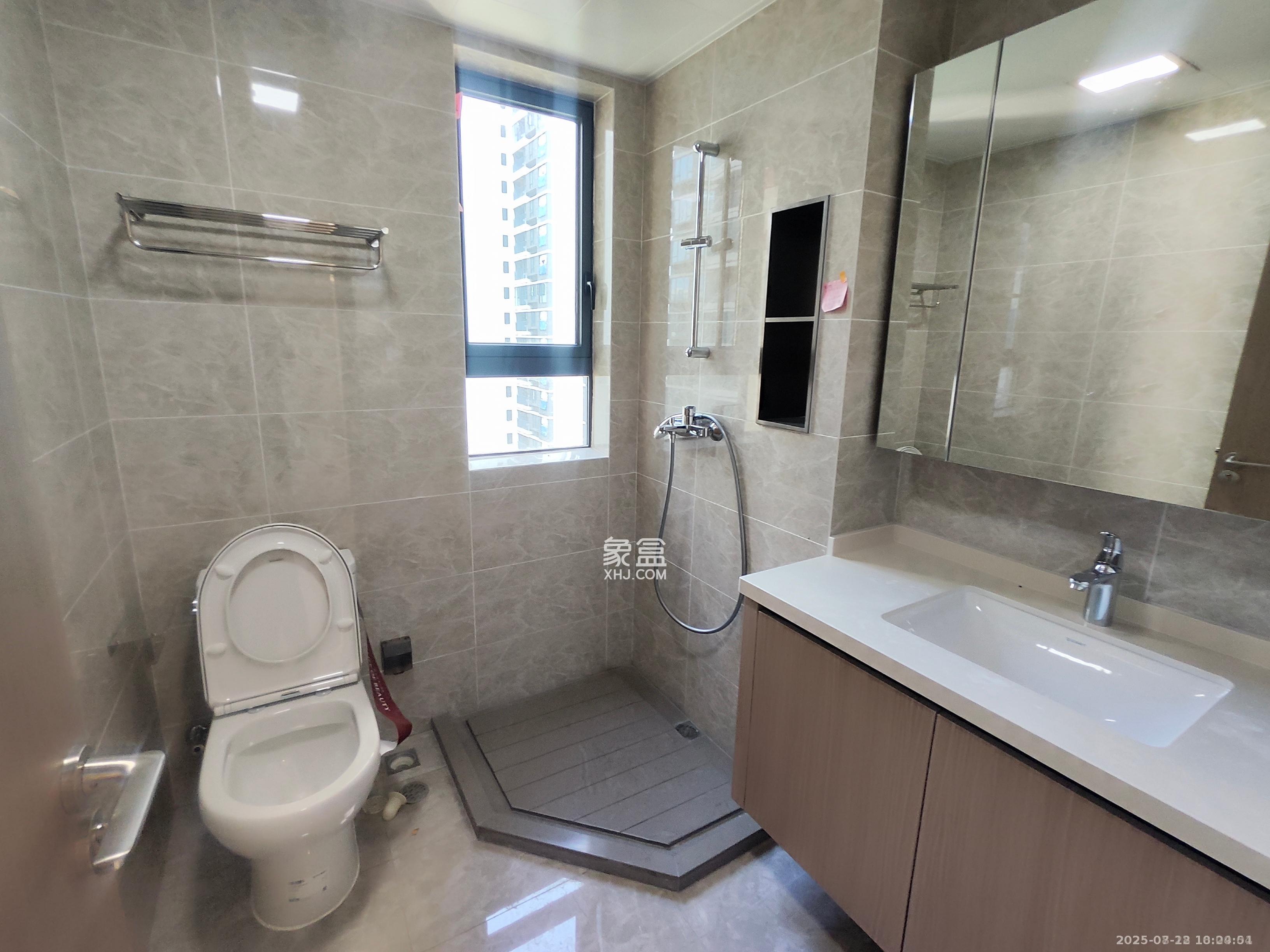 德奥上河城章  4室2厅2卫    4900.0元/月室内图