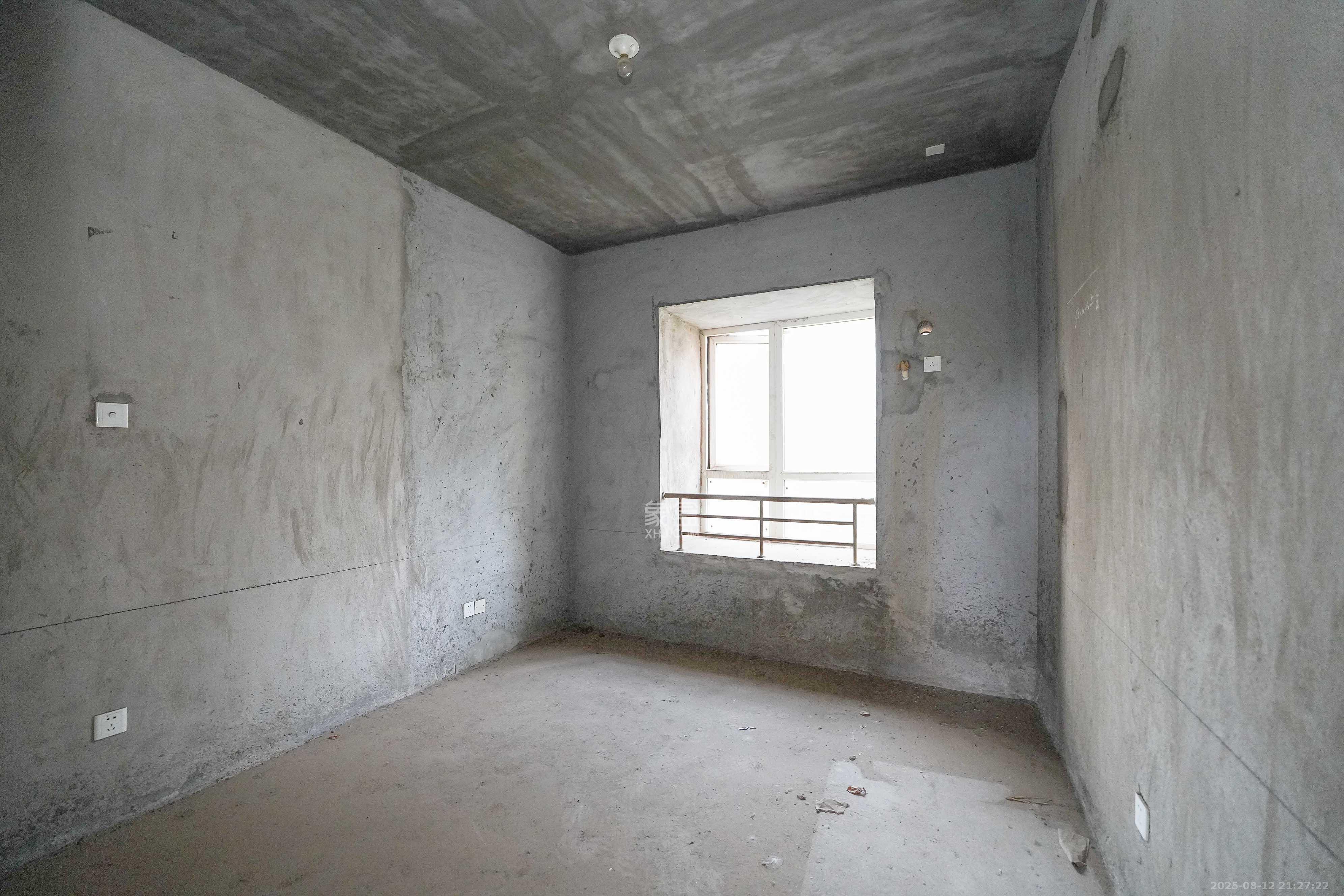 嘉华城(一期)  5室2厅2卫    168.0万 嘉华城(一期)  5室2厅2卫    168.0万卧室