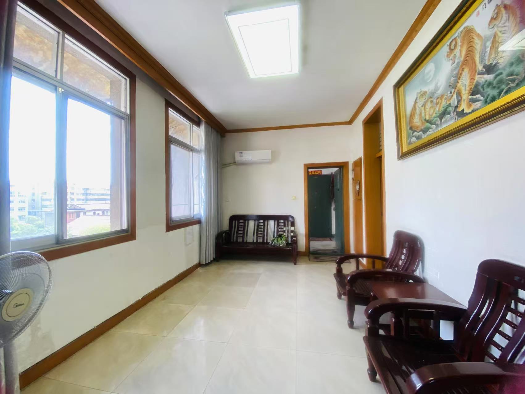 资阳区汽车路办事处三圣殿社区 3室2厅1卫 800.0元/月 资阳区汽车路办事处三圣殿社区 3室2厅1卫 800.0元/月室内图