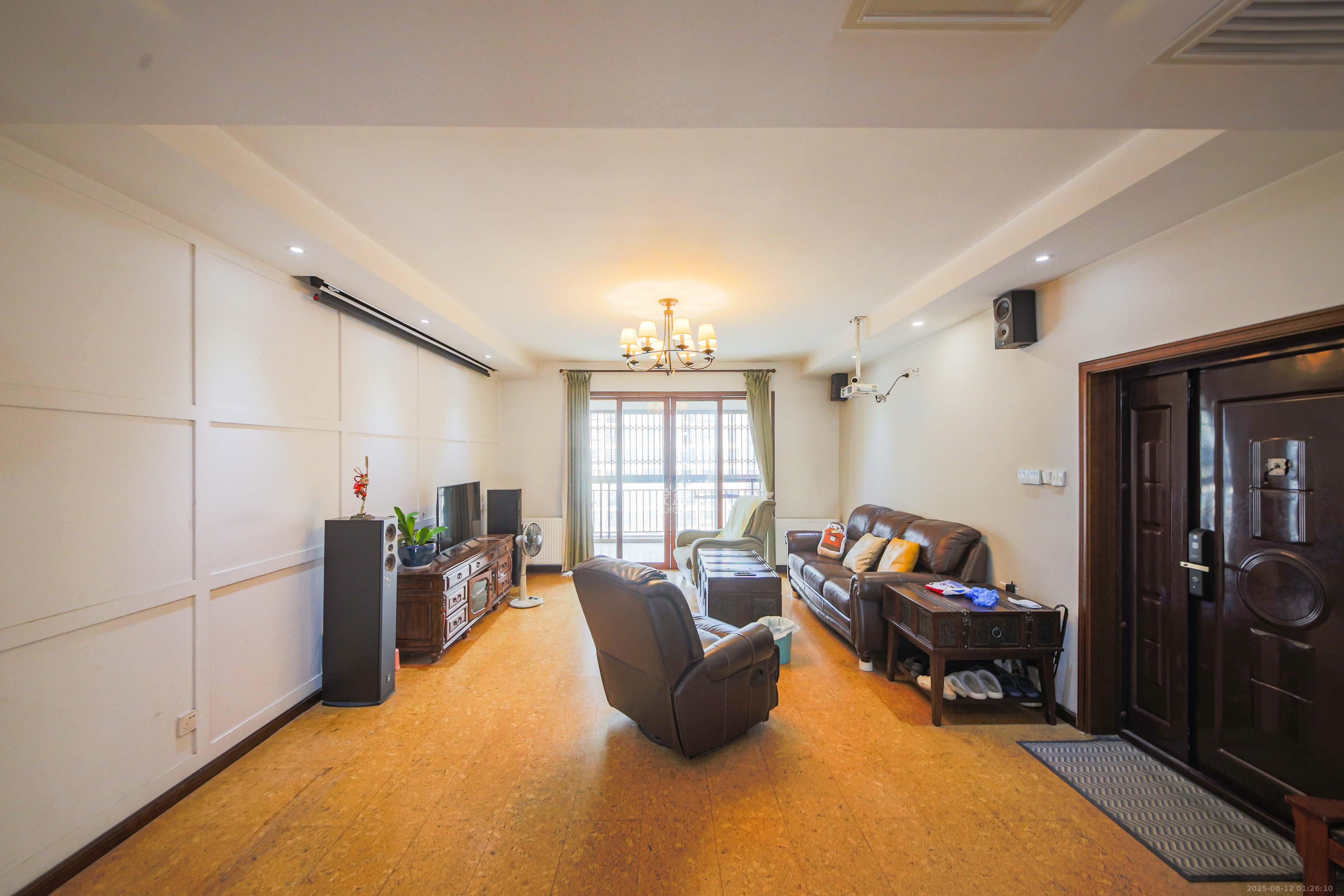 银杏嘉园  4室2厅2卫    150.0万客厅