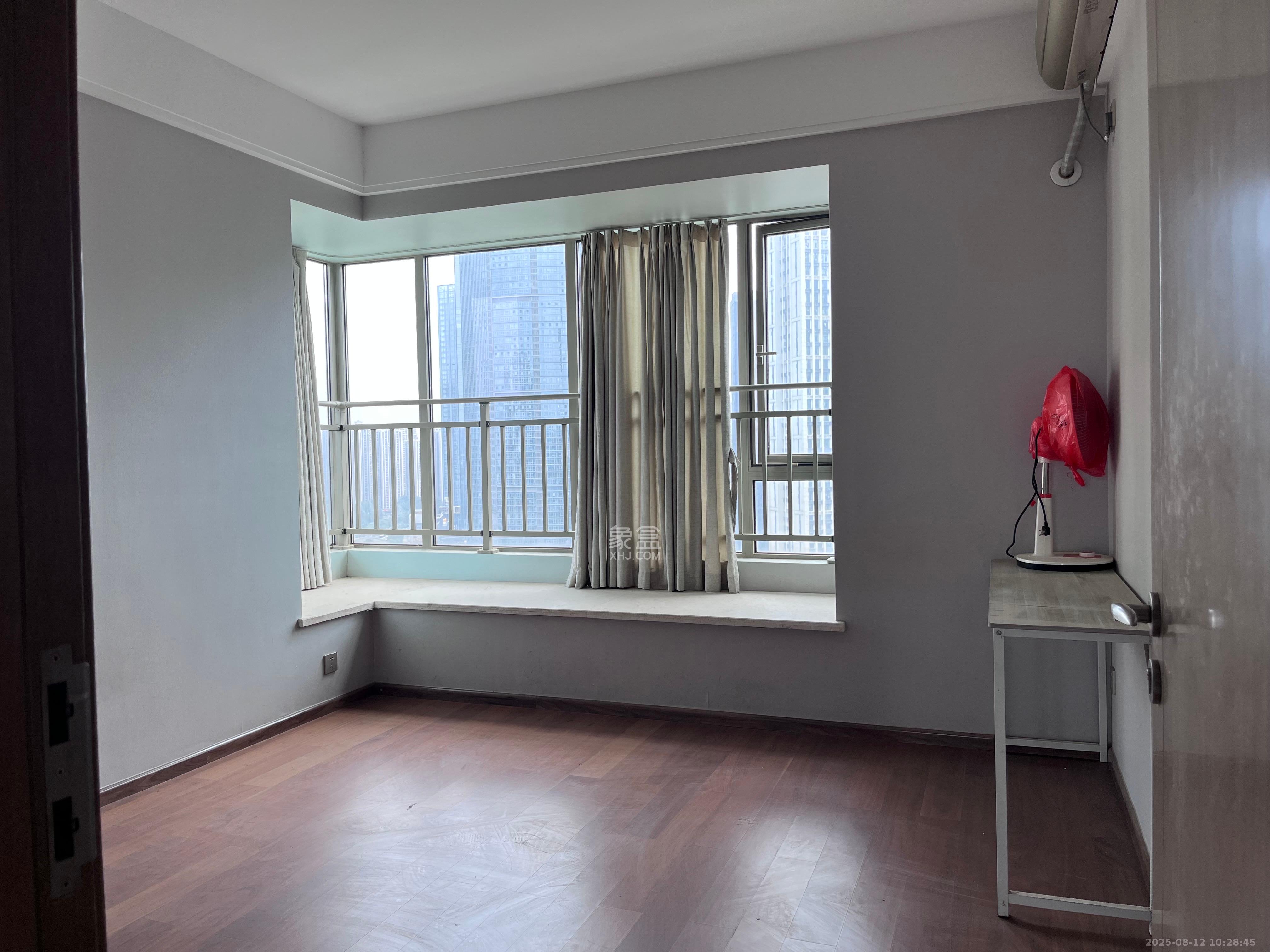 梅溪湖金茂湾  4室2厅2卫    4000.0元/月室内图