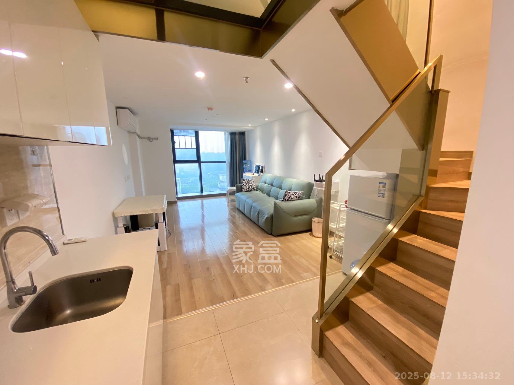 万润时光里  1室1厅1卫    2600.0元/月 万润时光里  1室1厅1卫    2600.0元/月室内图1