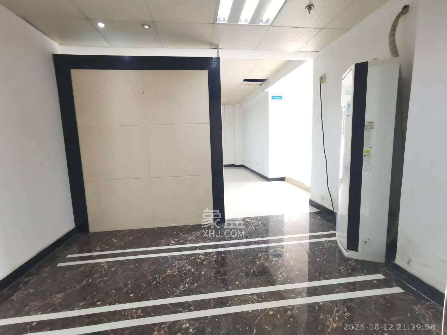 奥克斯广场 5室1厅1卫 4800.0元/月 奥克斯广场 5室1厅1卫 4800.0元/月室内图