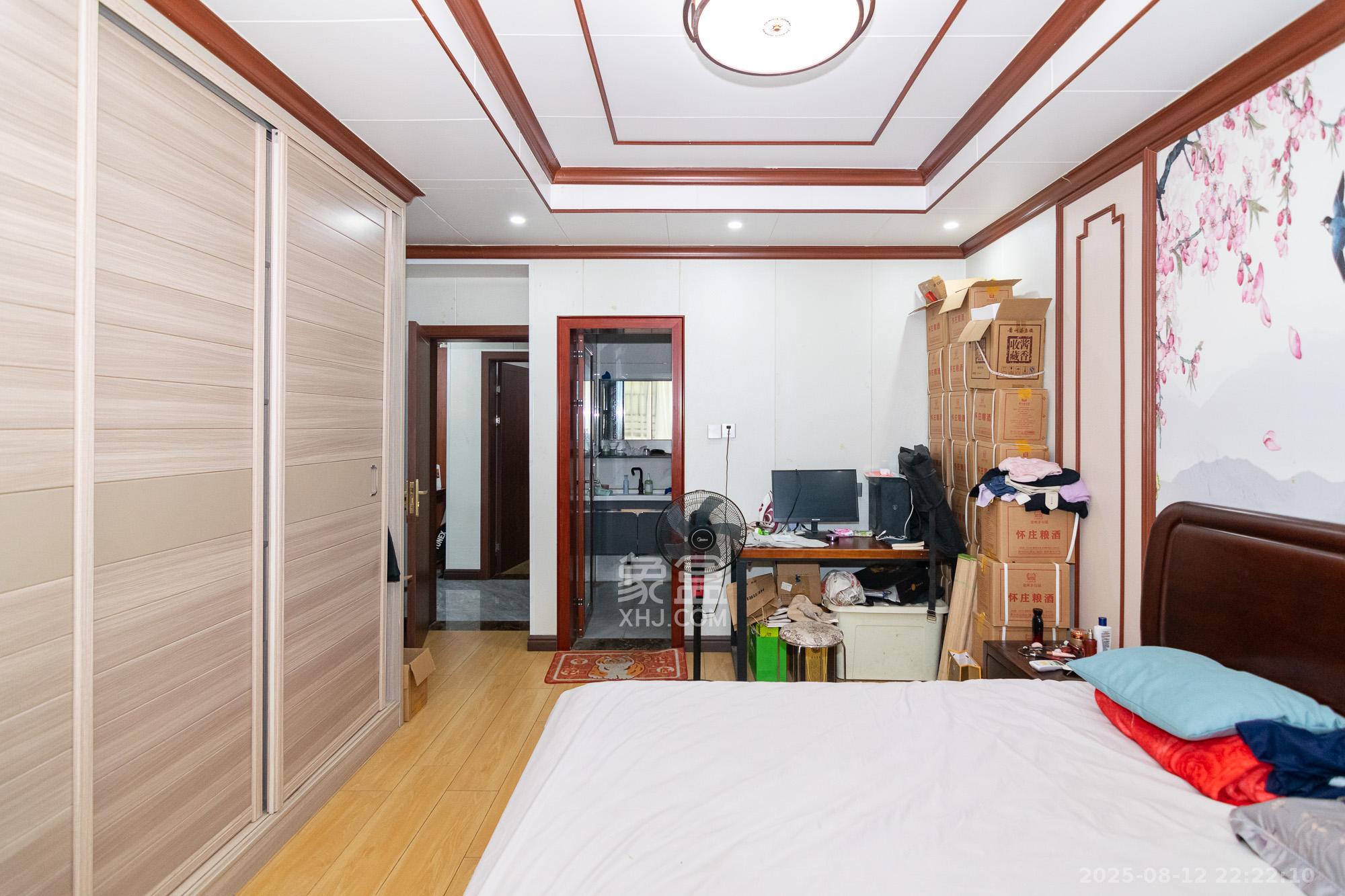 大汉汉园  5室2厅2卫    138.0万 大汉汉园  5室2厅2卫    138.0万卧室