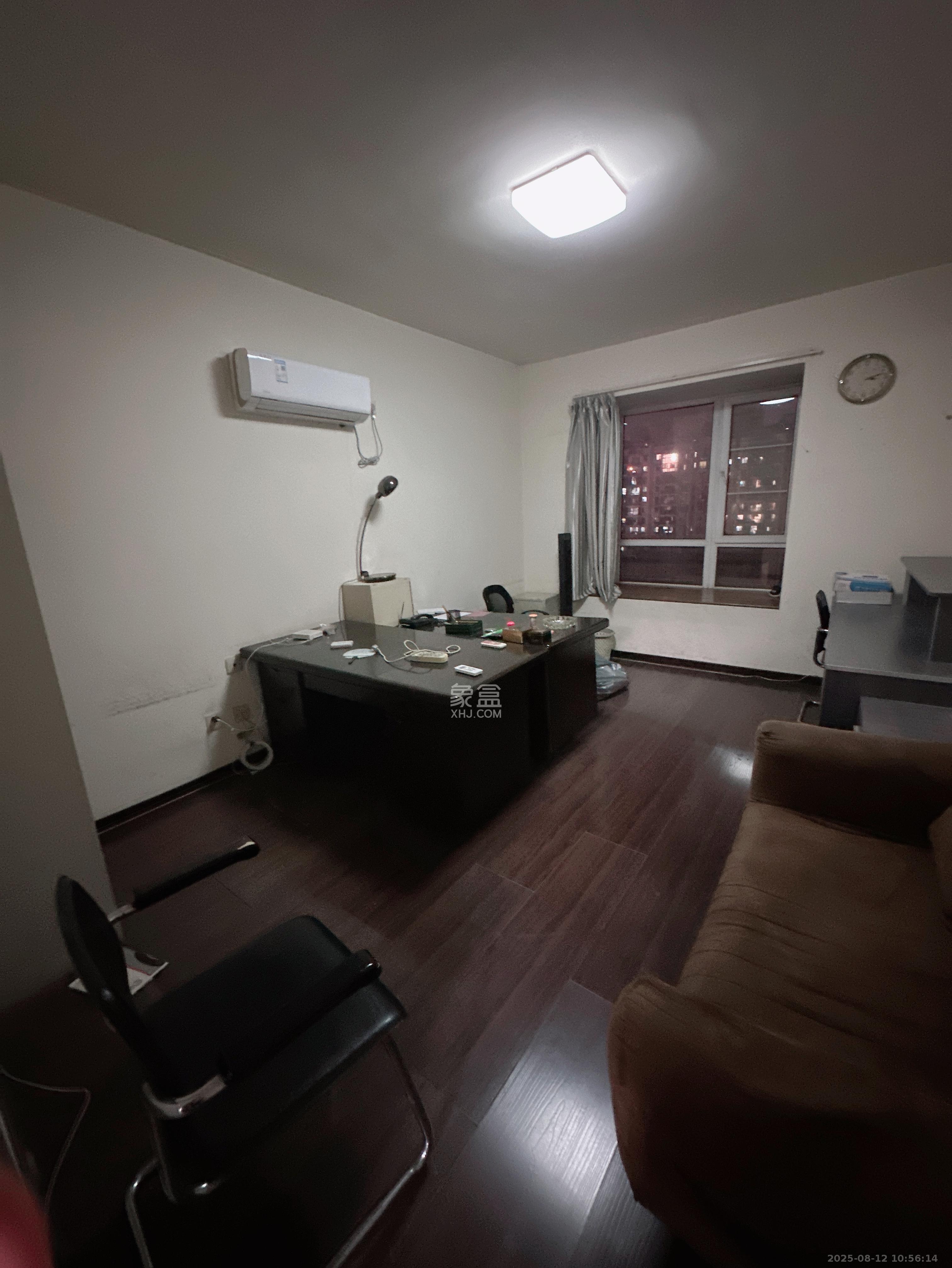 鸿铭中心 3室2厅2卫 3300.0元/月 鸿铭中心 3室2厅2卫 3300.0元/月室内图