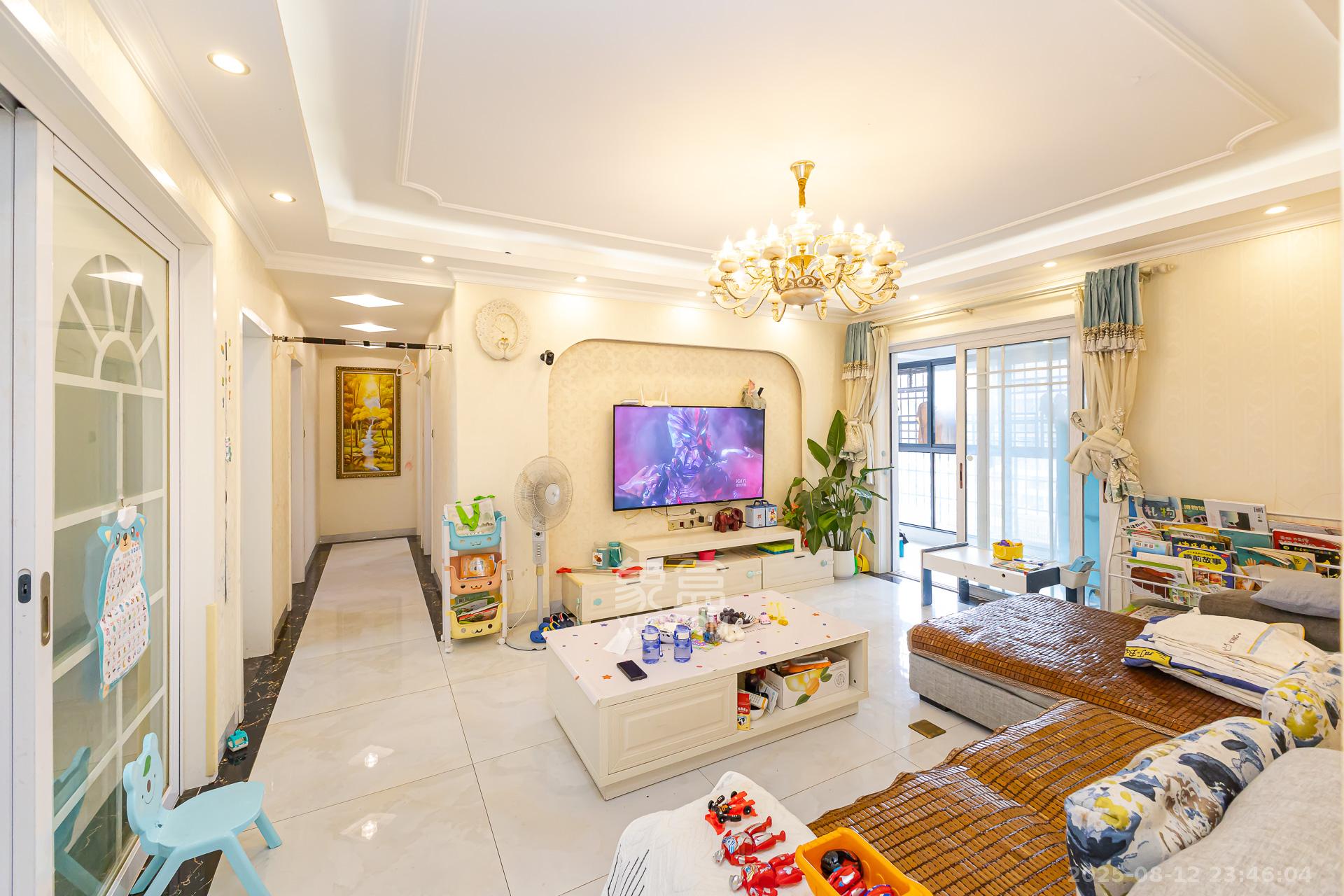 勤诚达新界 4室2厅2卫 100.0万 勤诚达新界 4室2厅2卫 100.0万客厅