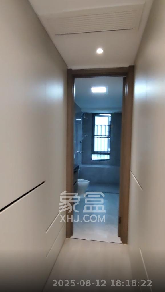 轨道万科悦府  4室2厅2卫   5000.00元/月室内图