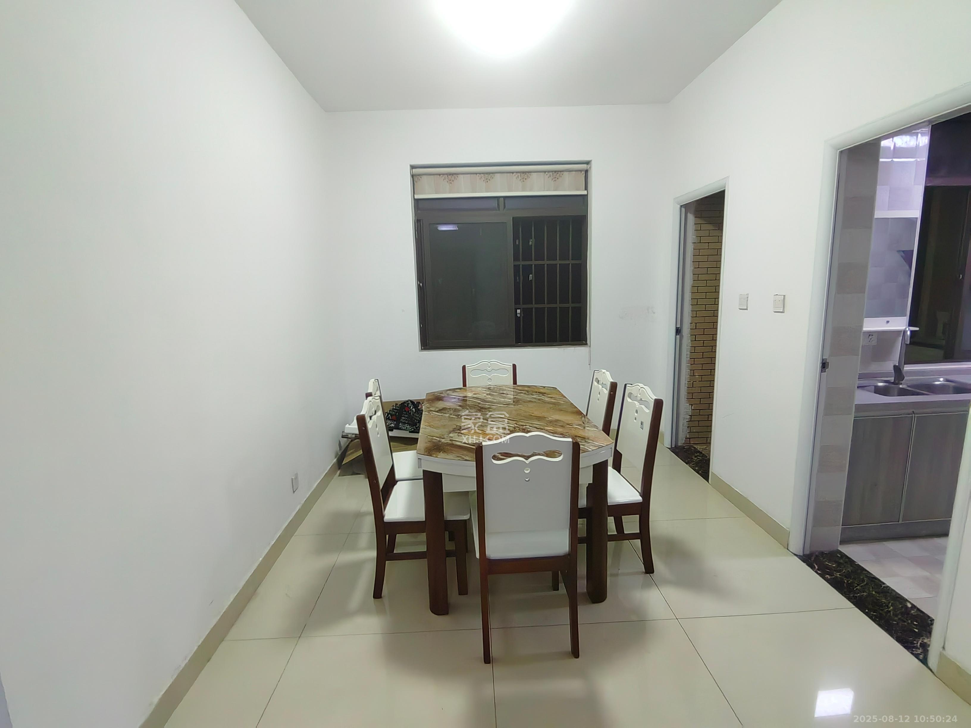 三景华御  3室2厅2卫    2200.0元/月 三景华御  3室2厅2卫    2200.0元/月室内图